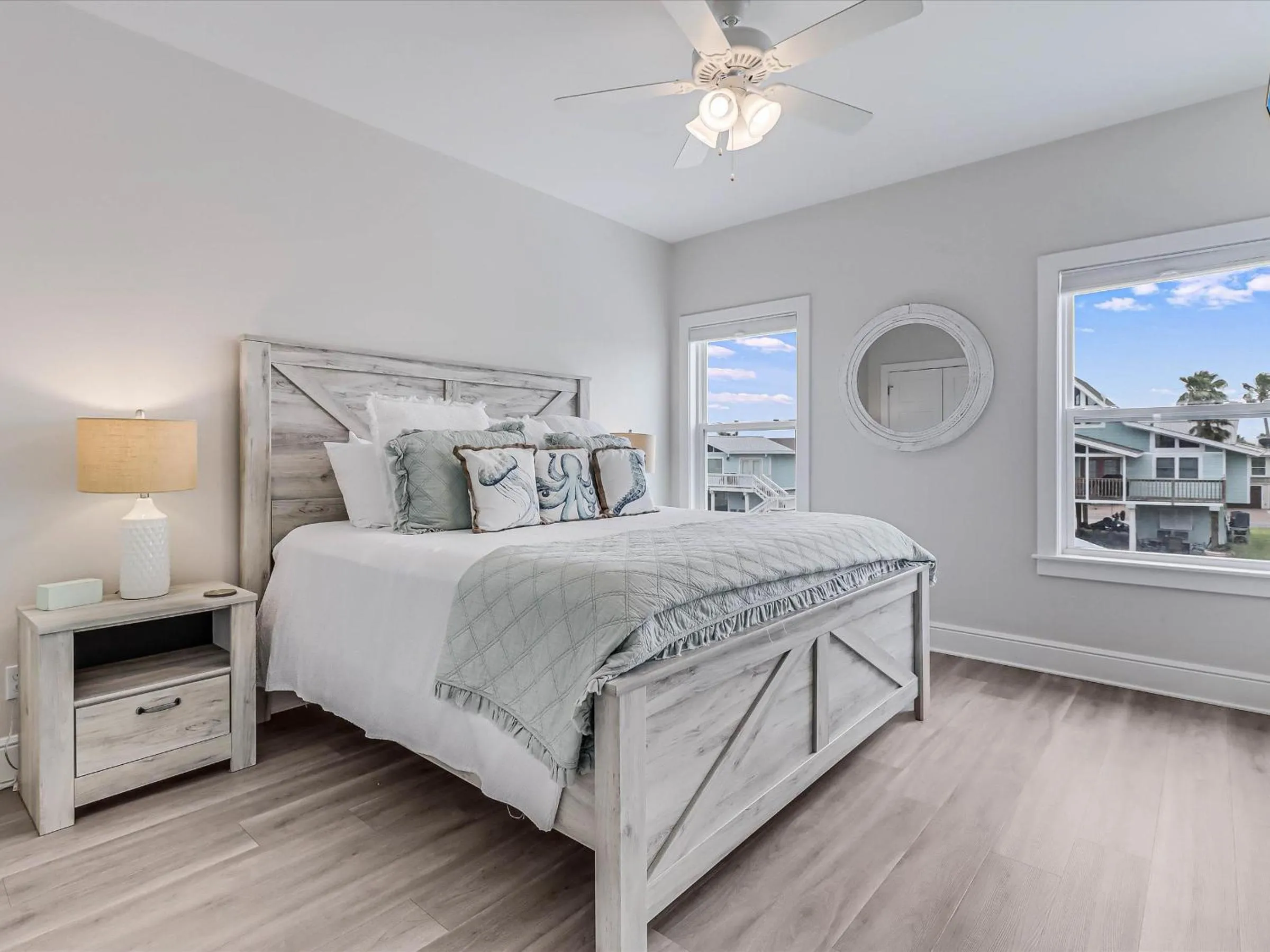 Other, Bed in Flamingo House