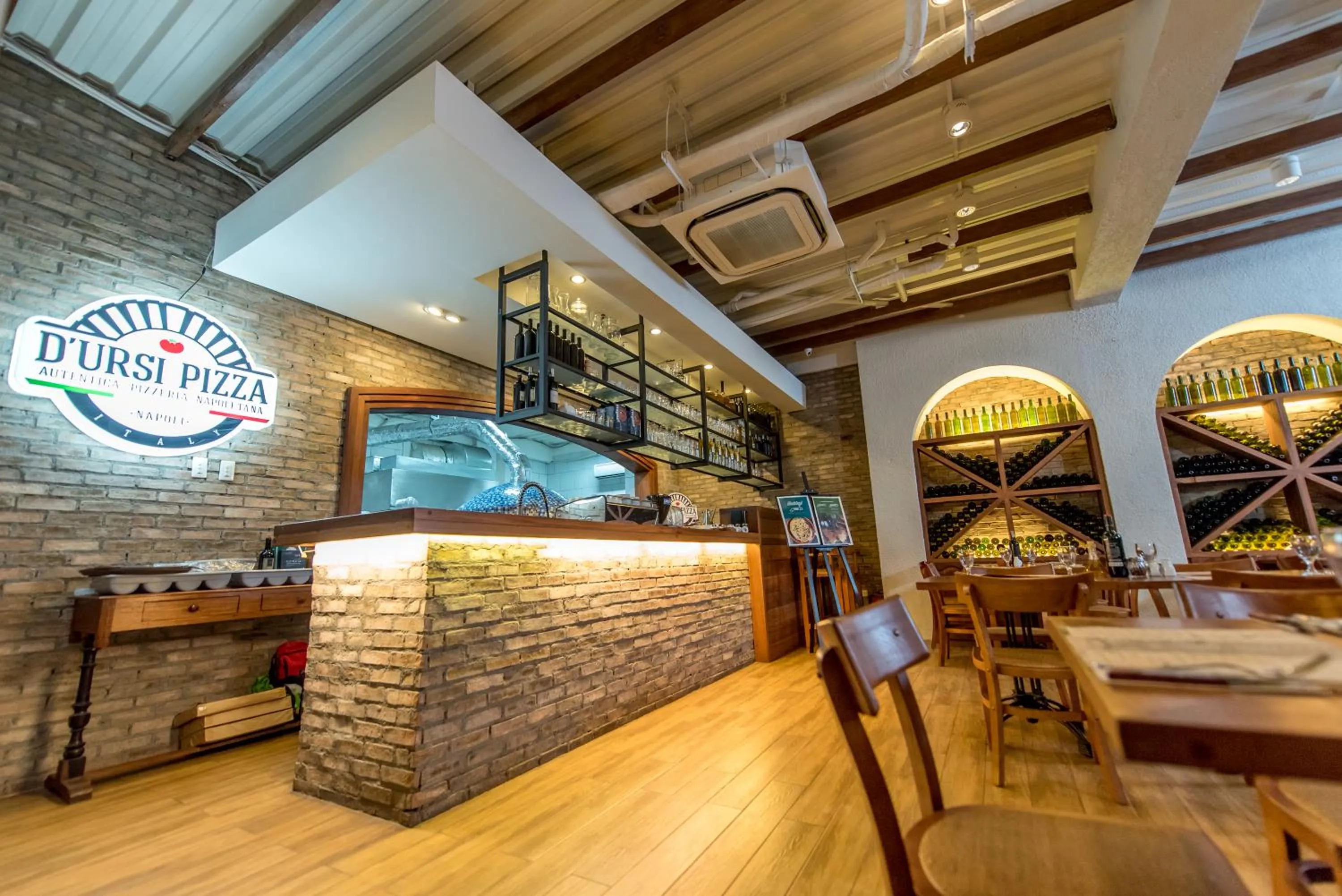 Restaurant/places to eat in Hotel 1925