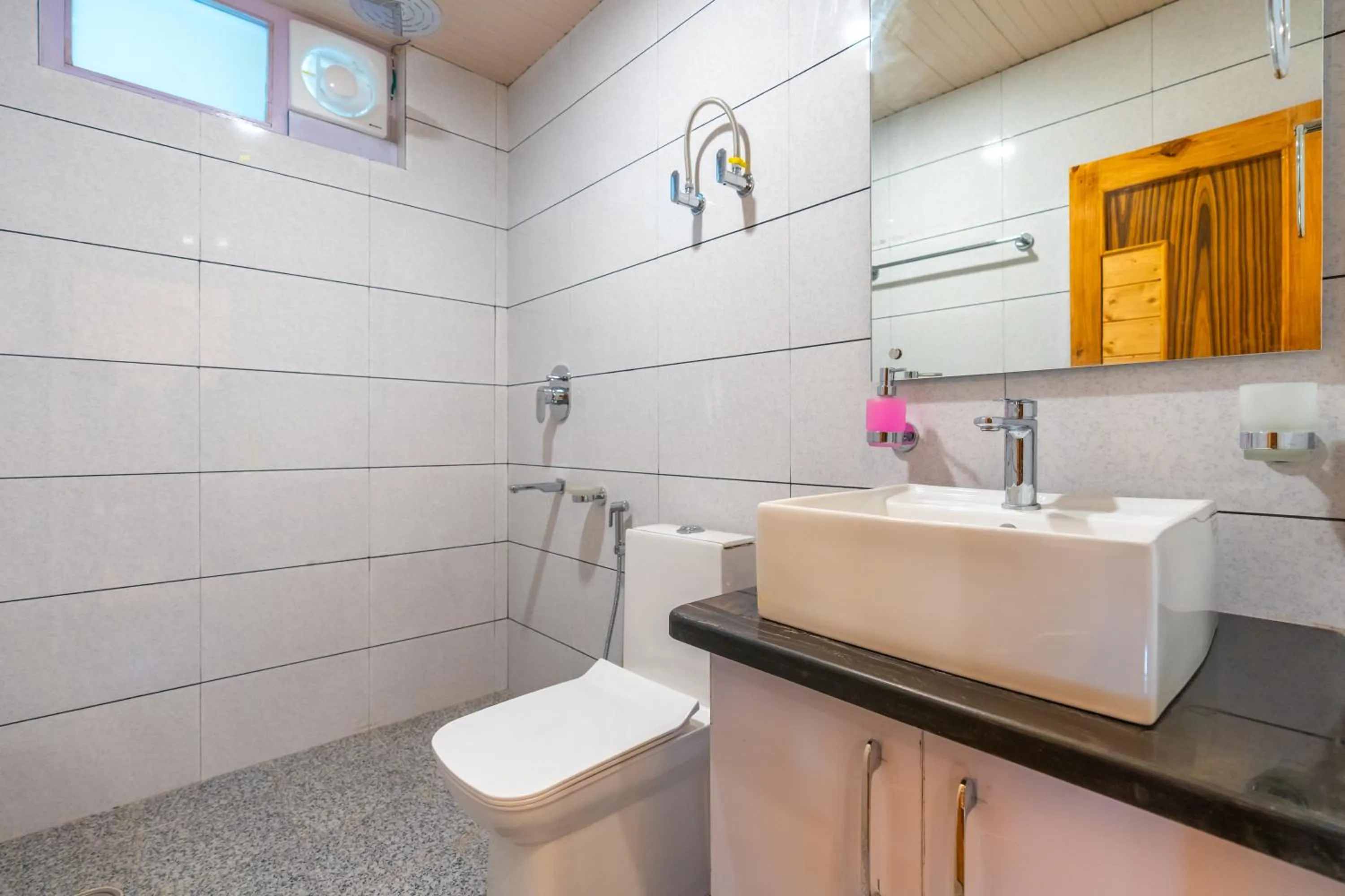 Toilet in The Social Stays Kasol