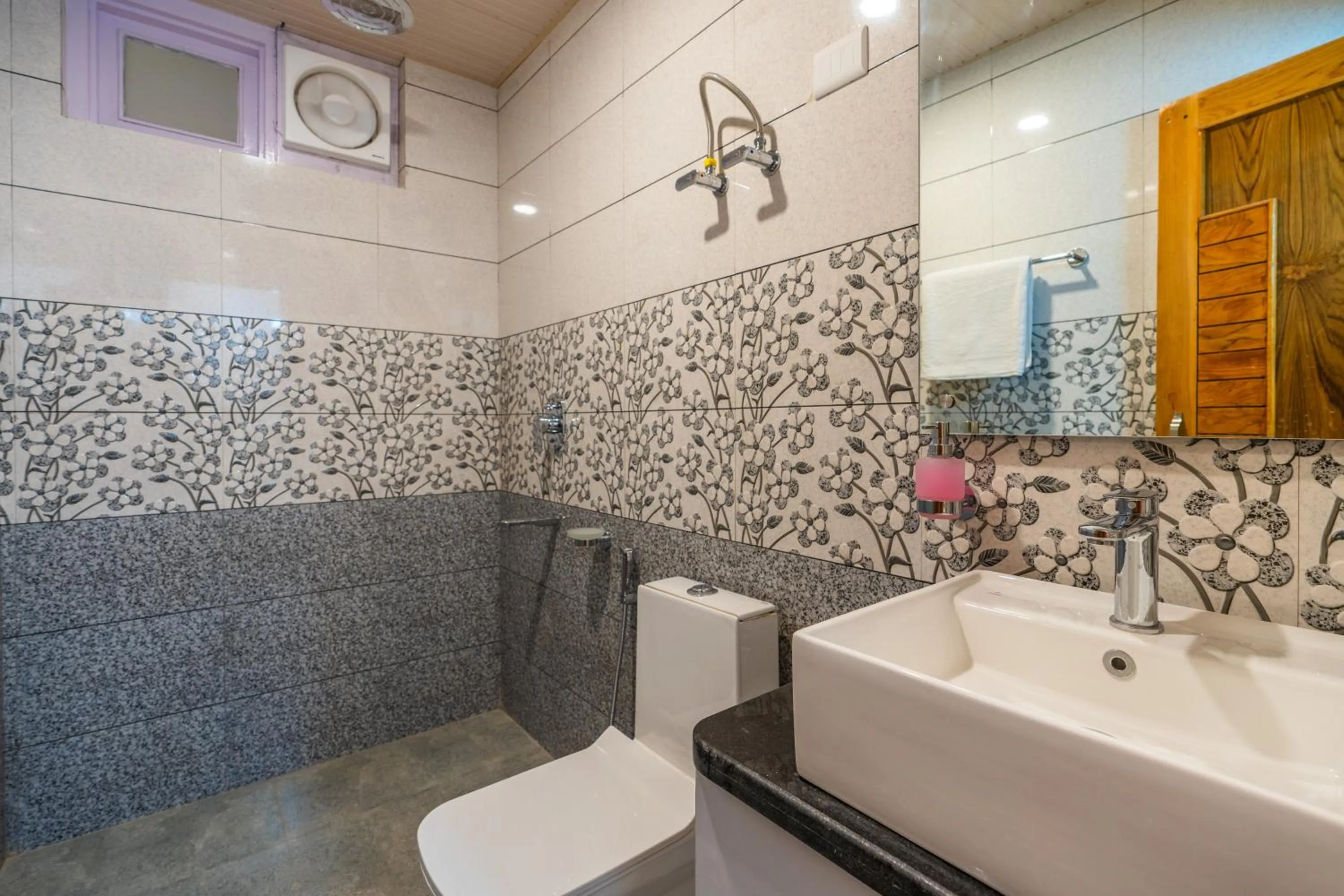 Toilet in The Social Stays Kasol