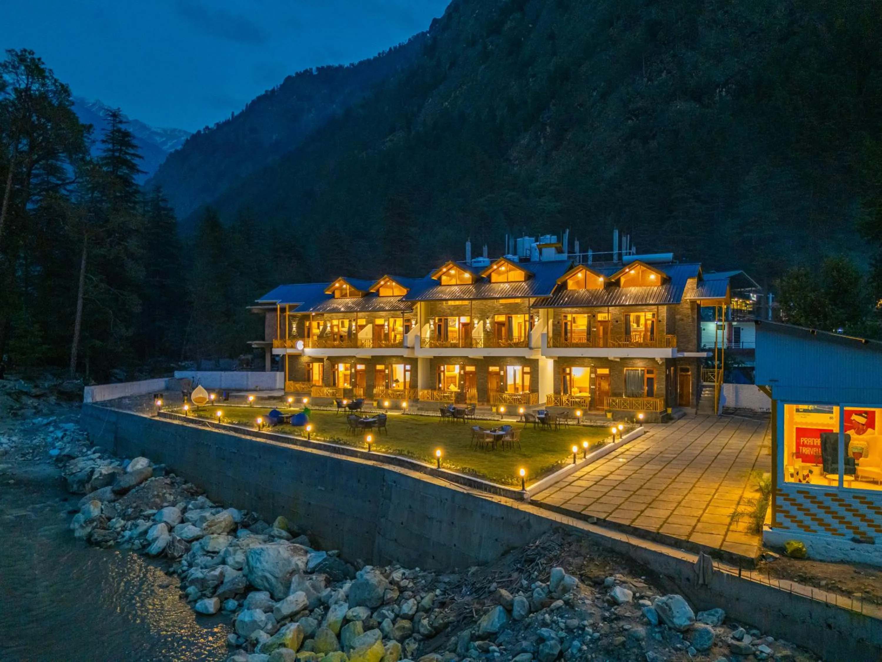 Property building in The Social Stays Kasol