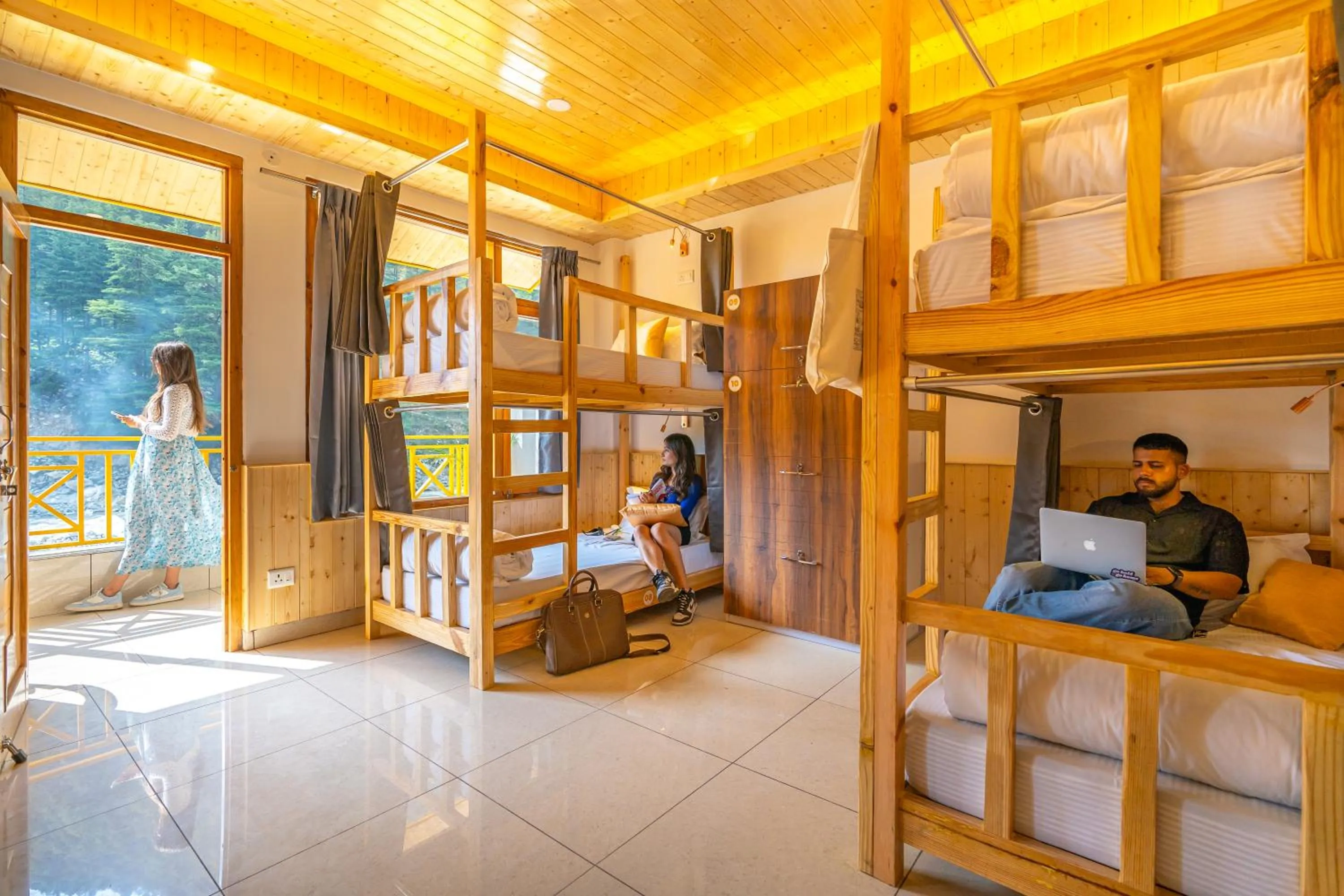 Bed in The Social Stays Kasol