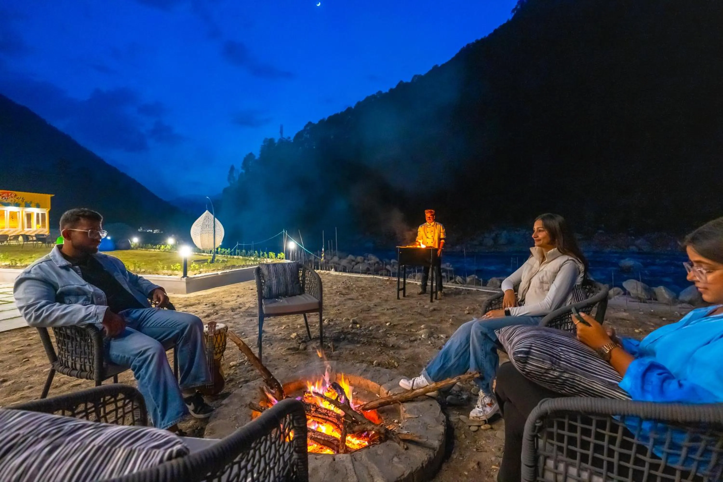 Night in The Social Stays Kasol