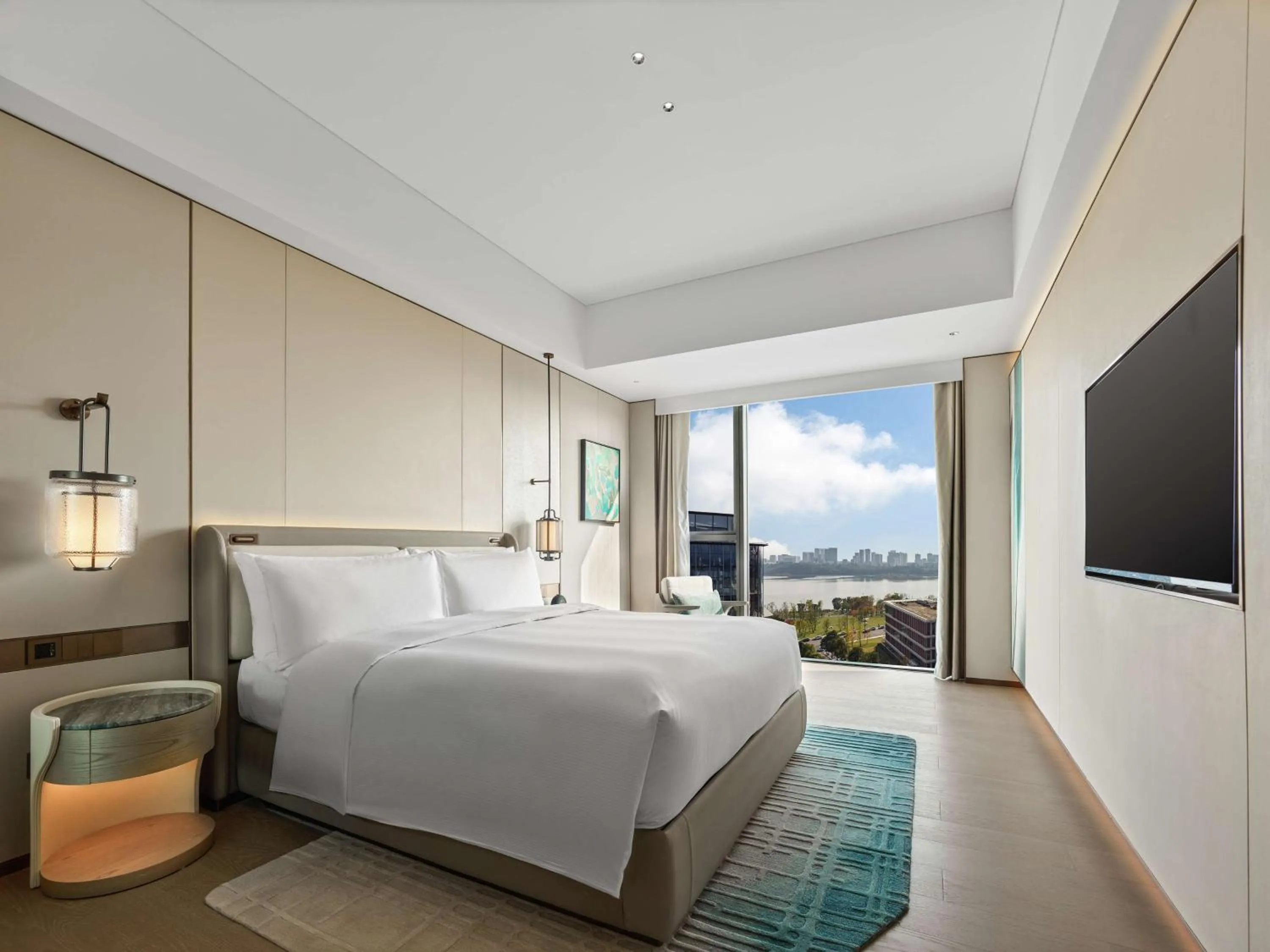 Bed in Doubletree By Hilton Chengdu Xinglong Lake