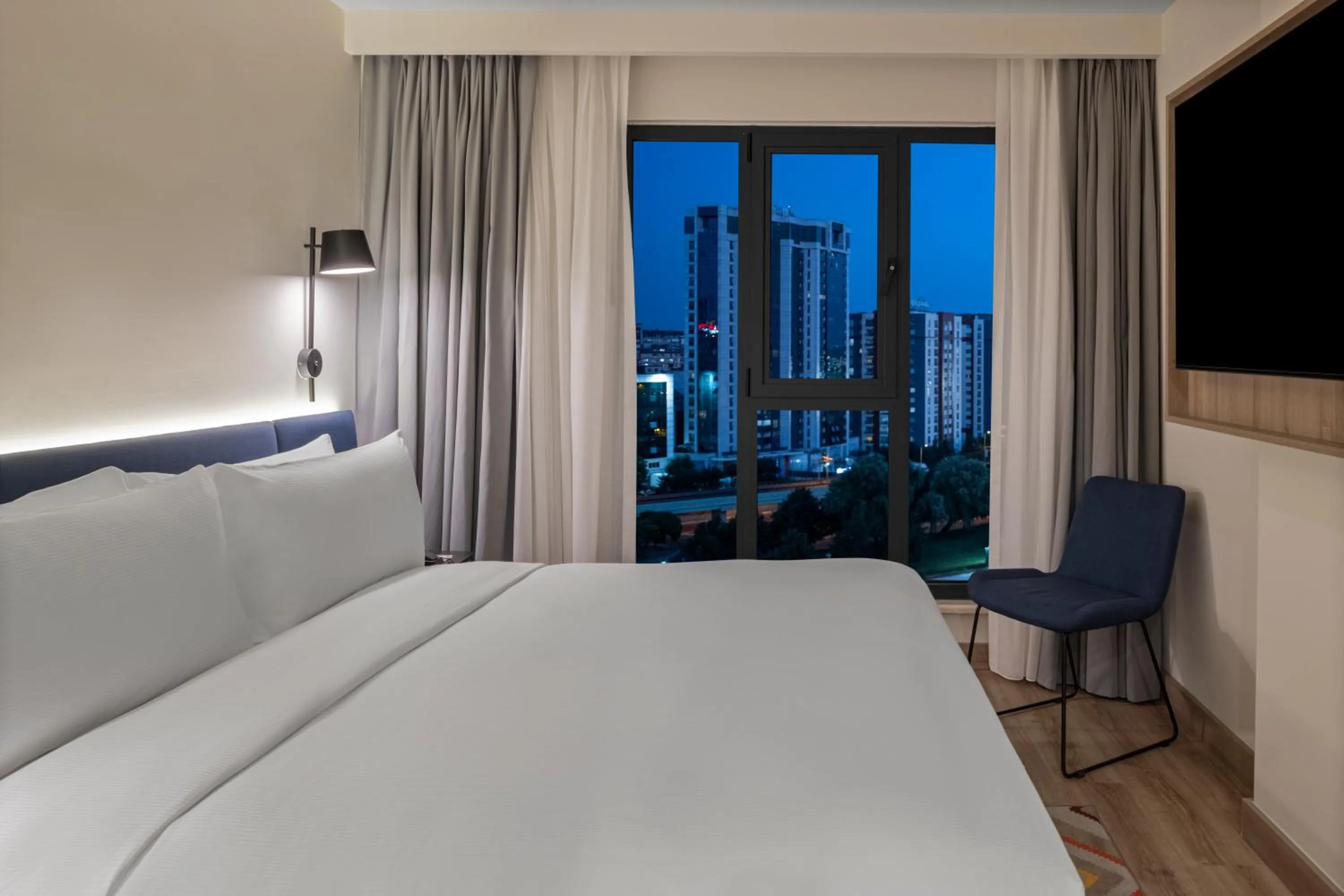 Bedroom, Bed in Hampton By Hilton Istanbul Merter