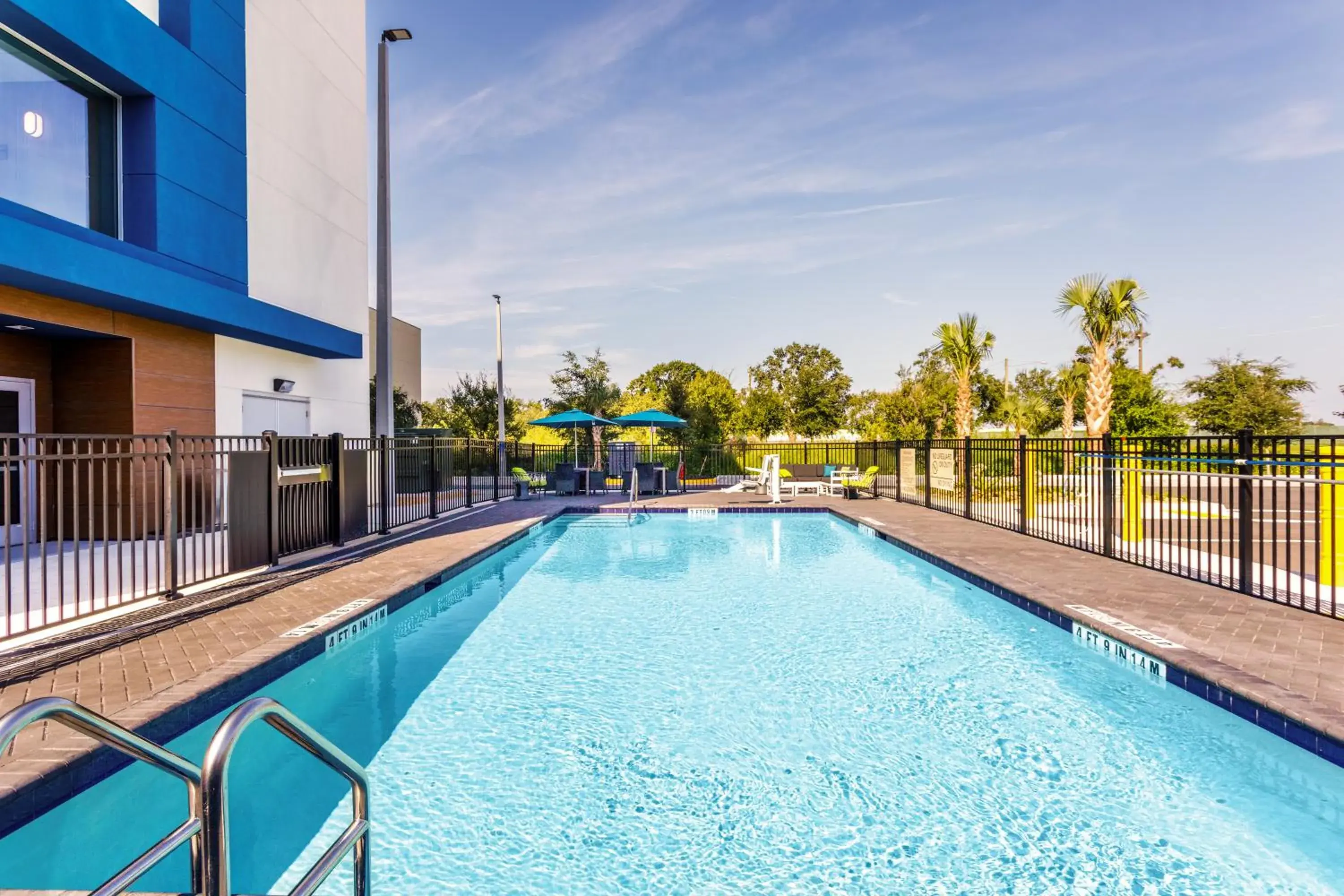 Swimming pool in Hampton Inn By Hilton Ocoee Orlando Swimming pool in Hampton Inn By Hilton Ocoee Orlando