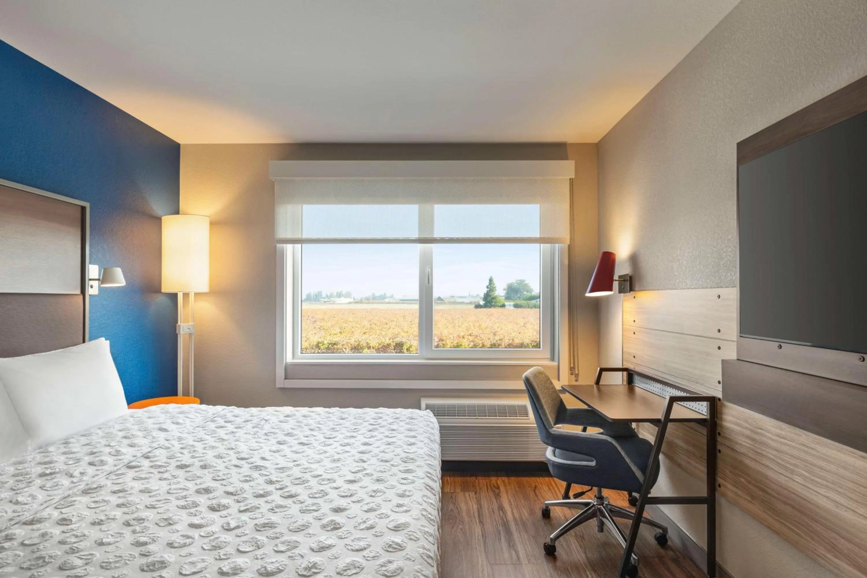 Bed in Tru By Hilton Lodi