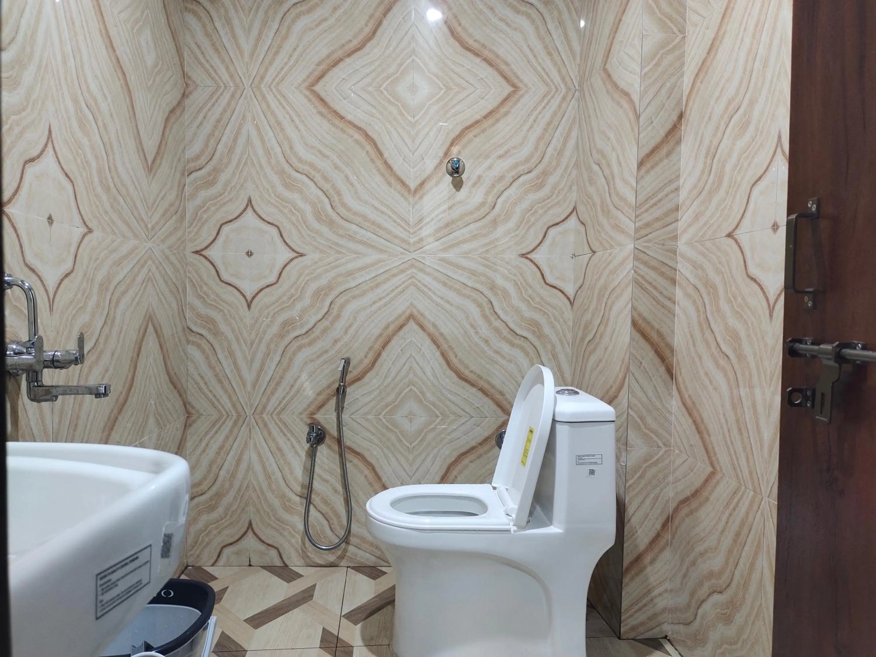 Shower in Hotel SkyLand