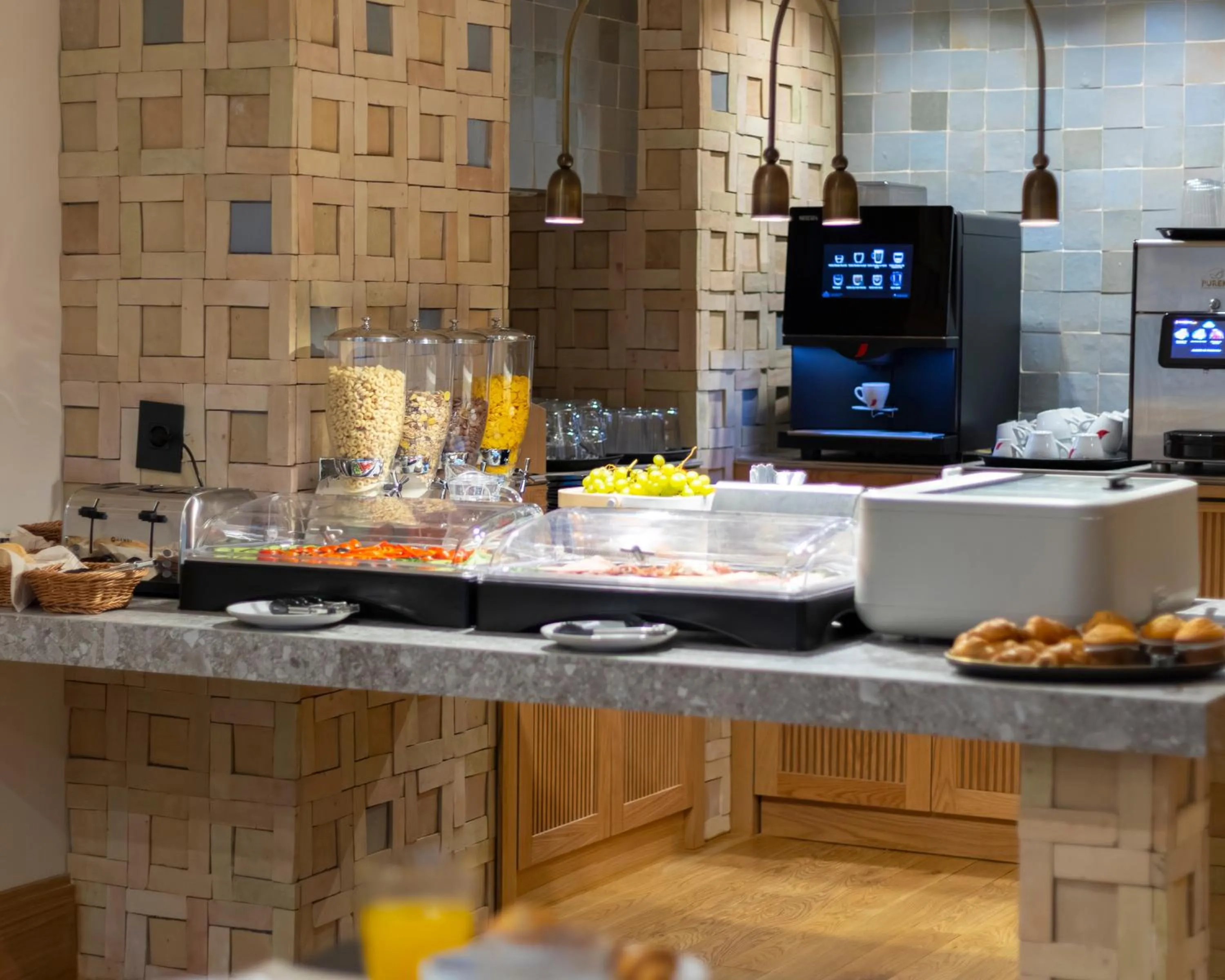 Breakfast in Aparthotel Craiova