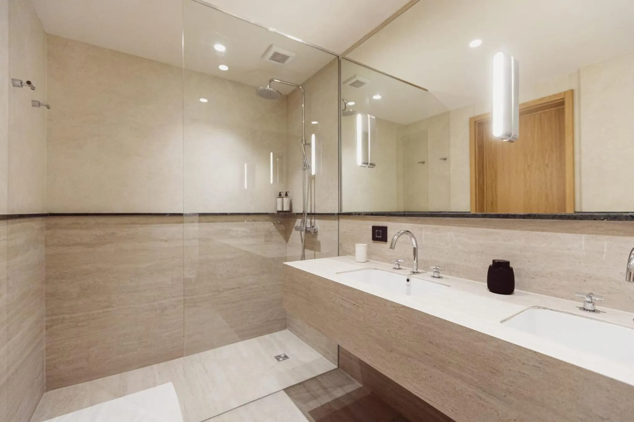Shower in Aparthotel Craiova