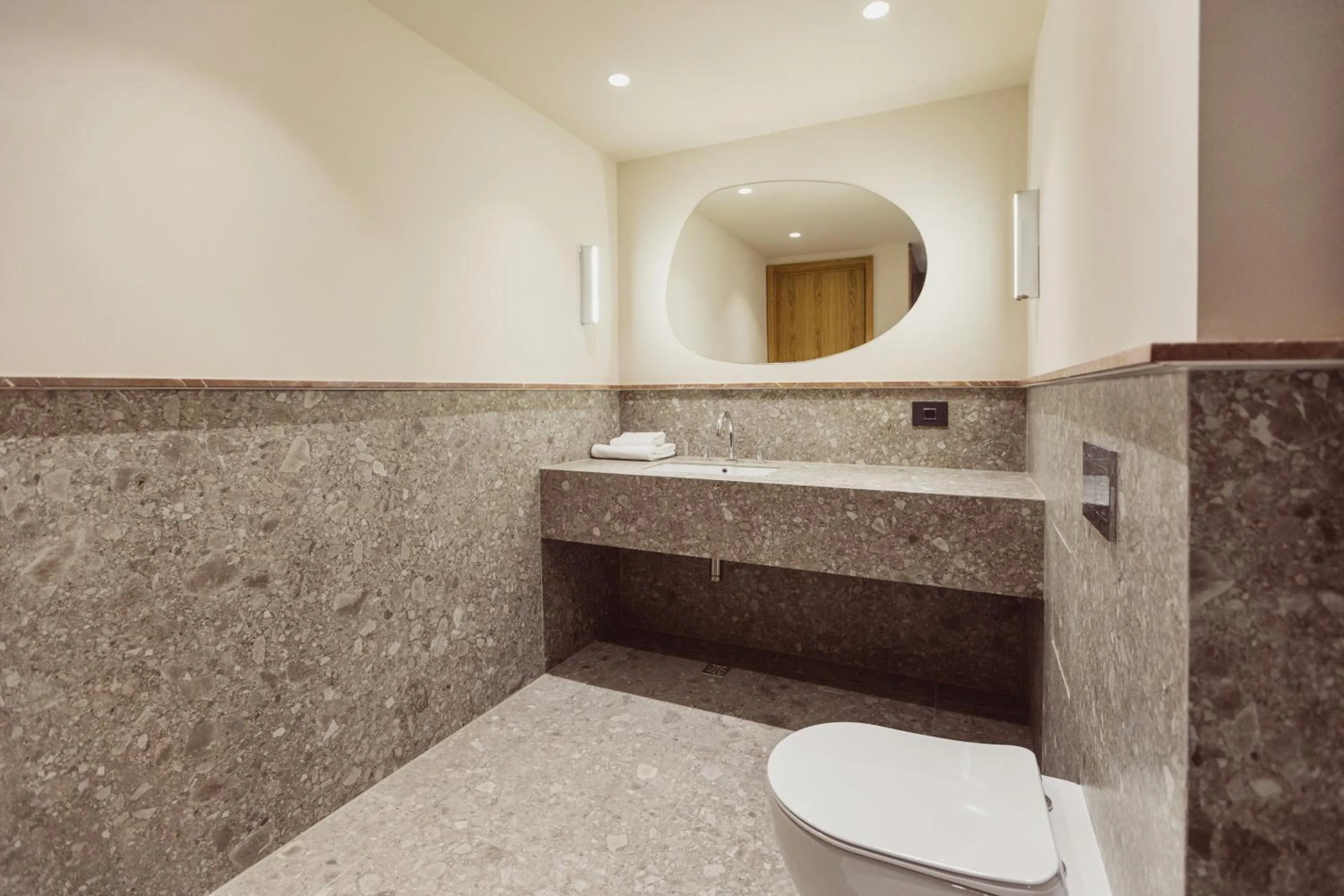 Toilet in Aparthotel Craiova