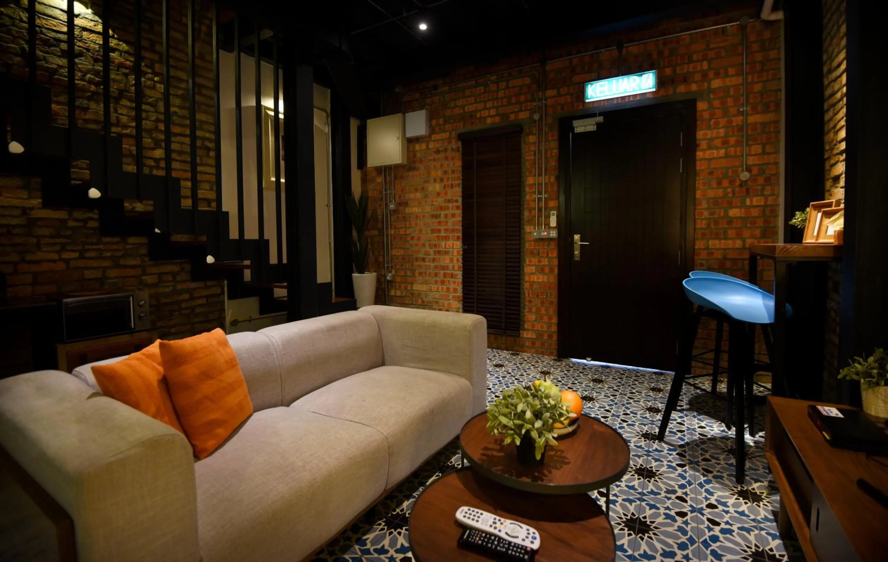 3 Jambatan Steps to Jonker & Riverside