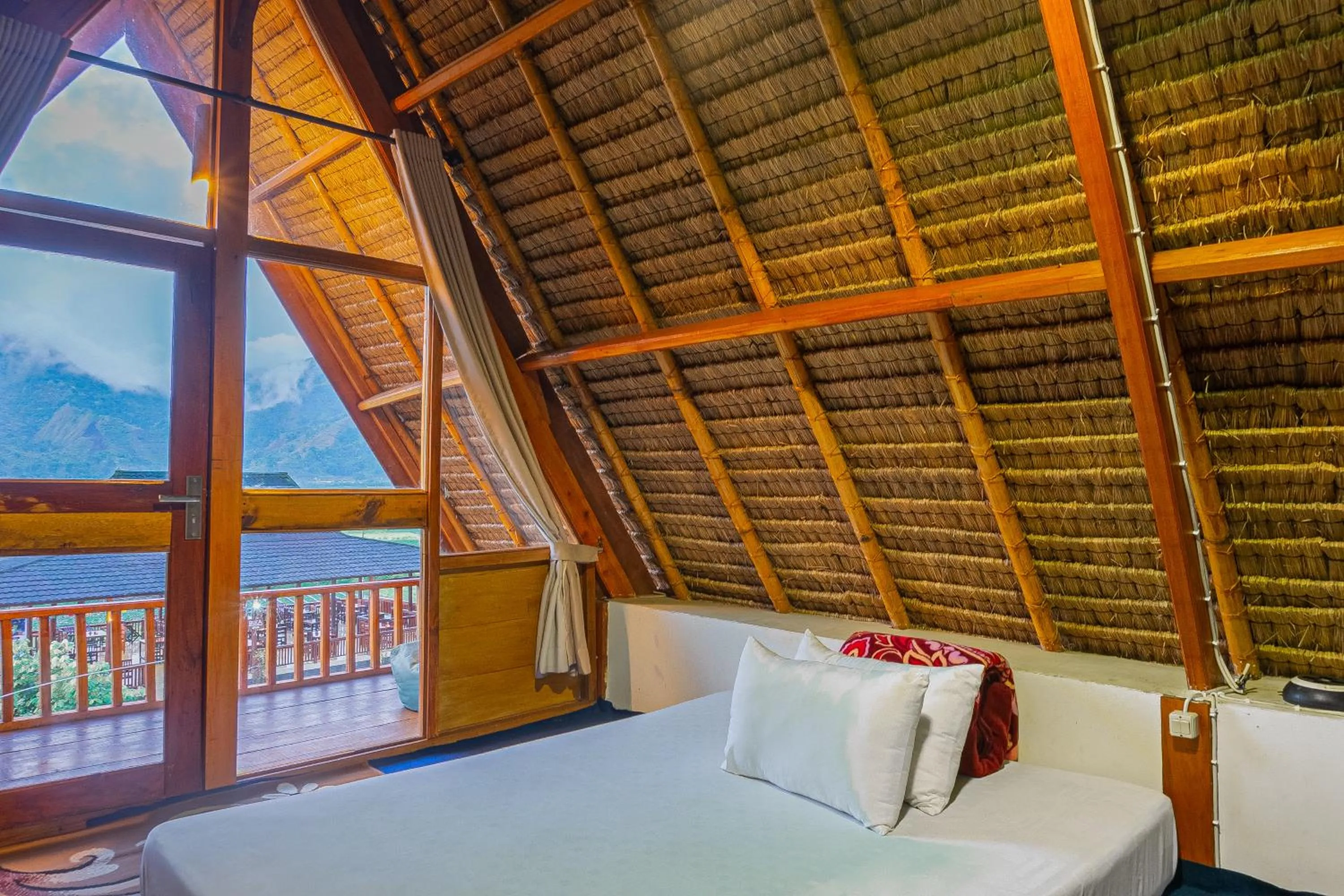 Bedroom, Bed in Bale Aur Sembalun