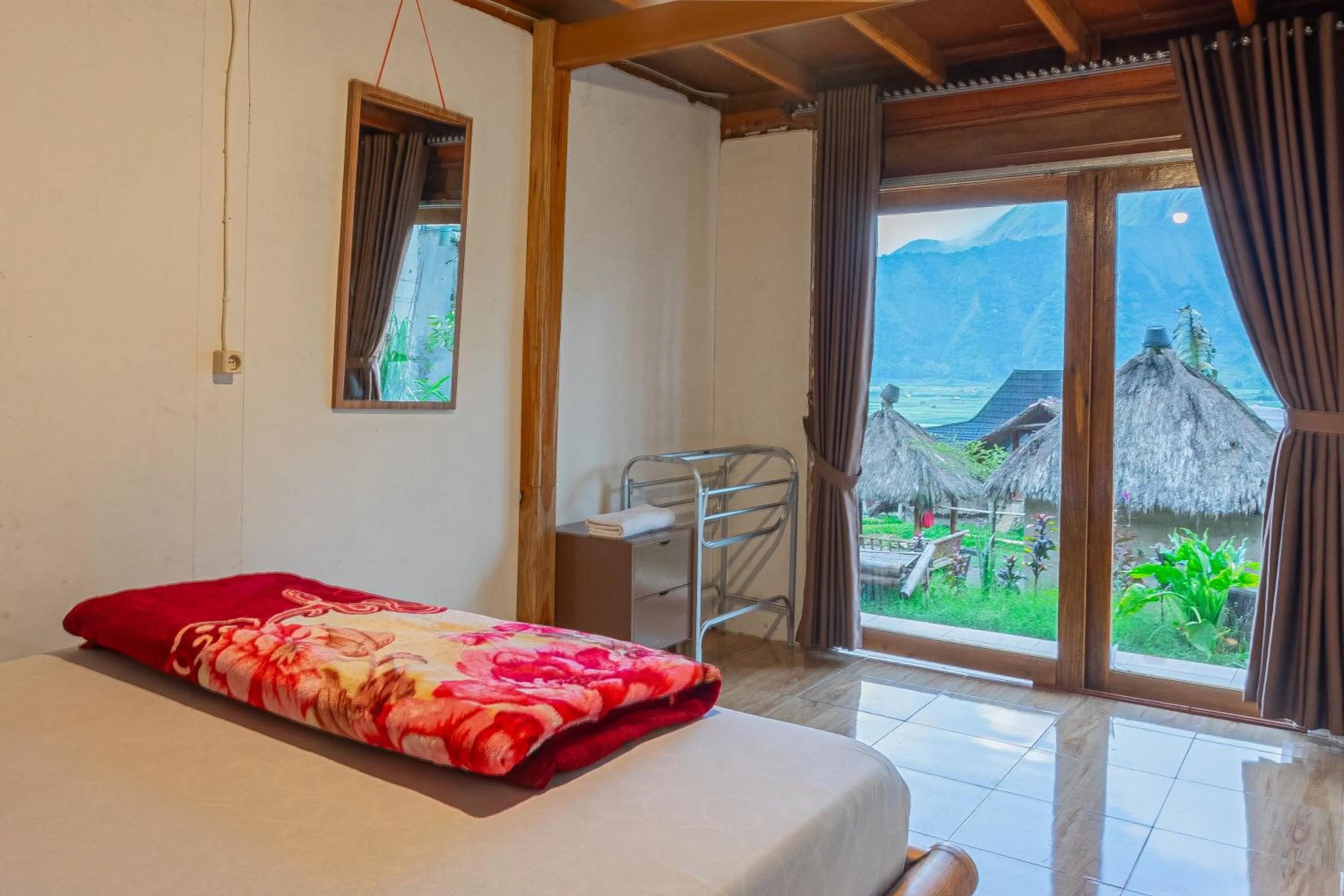 Bedroom, Bed in Bale Aur Sembalun