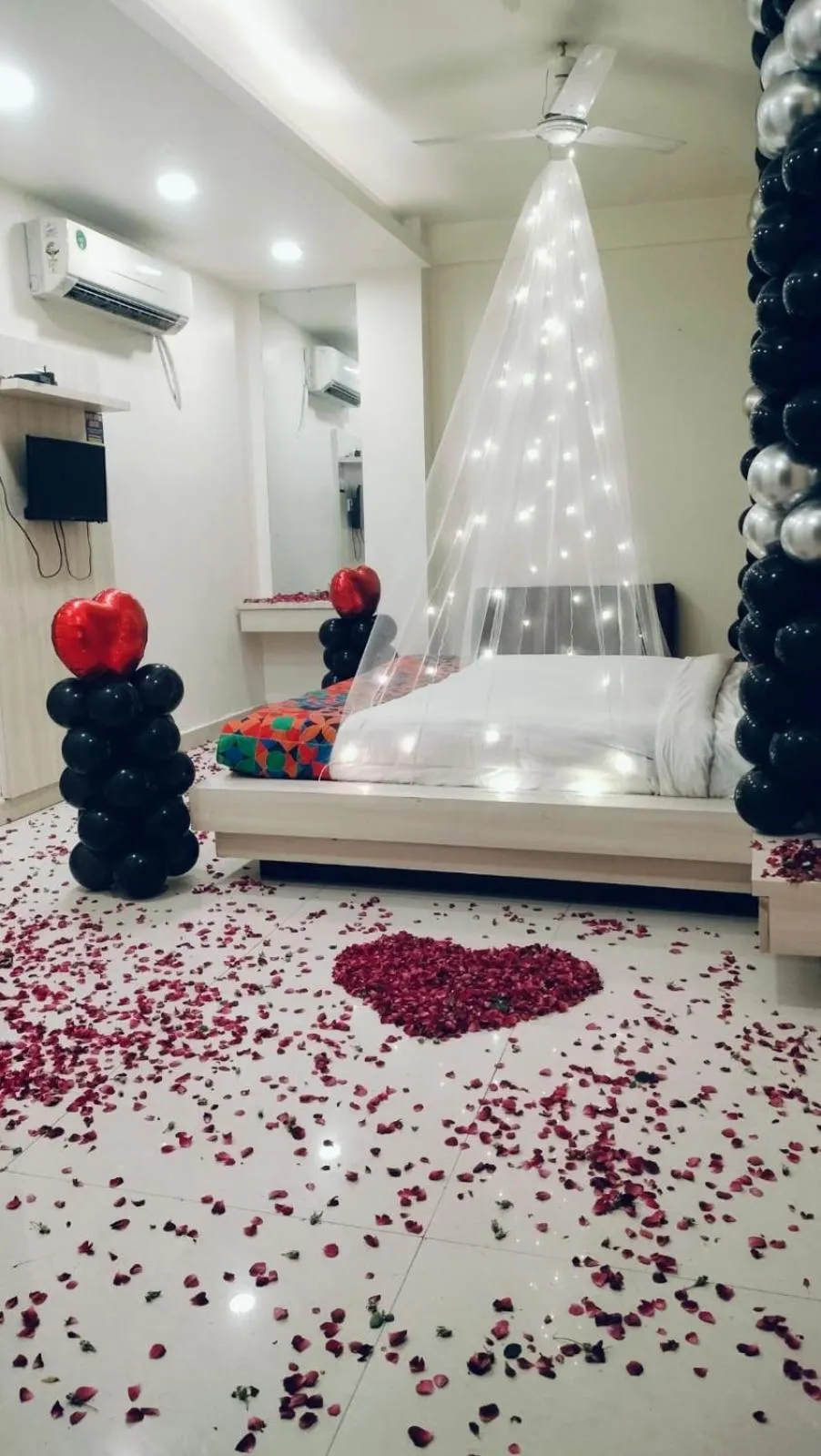 TV and multimedia, Bed in Hotel Seventh Heaven