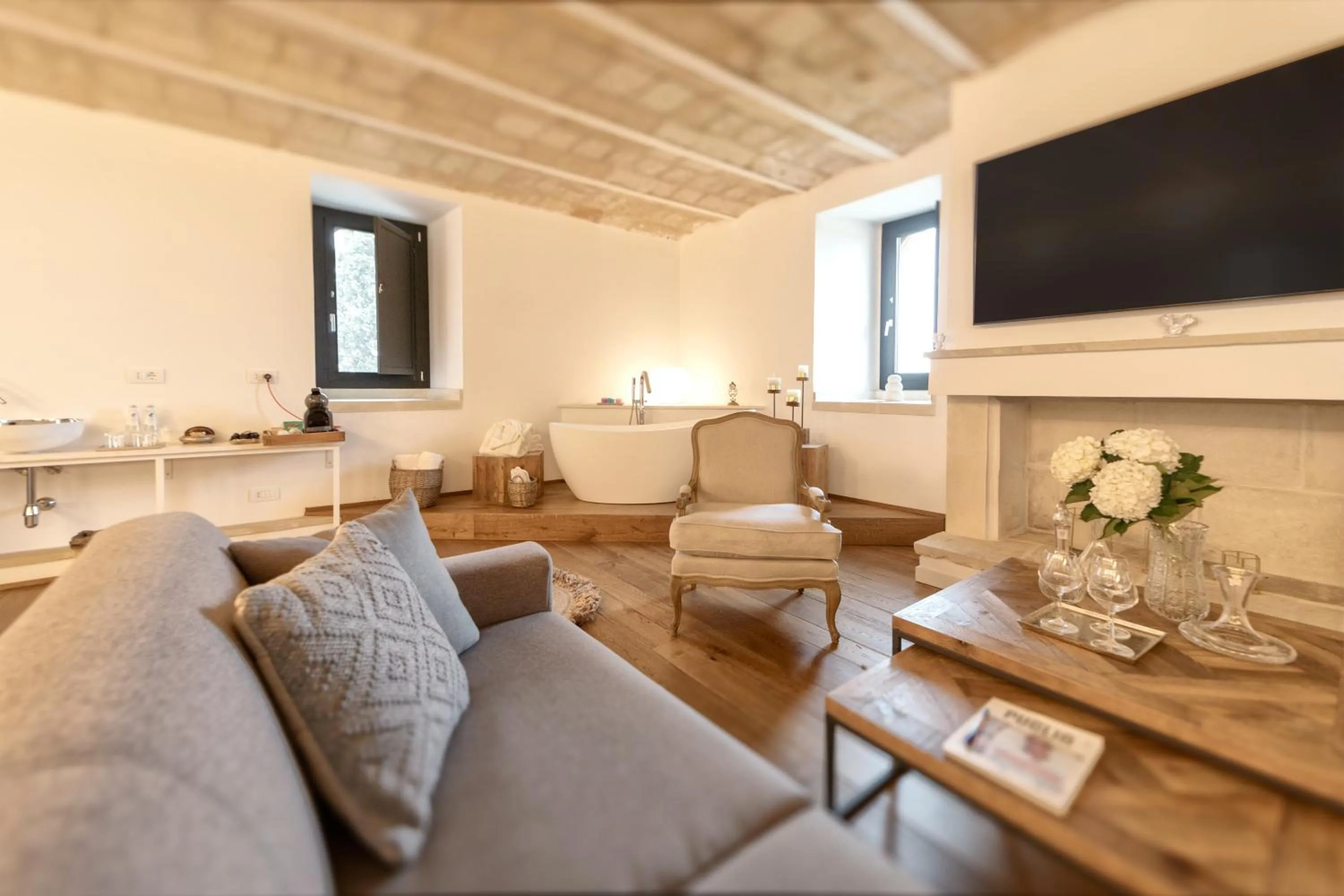 TV and multimedia in Villa Neviera Wine Resort & Spa by Cantine Due Palme