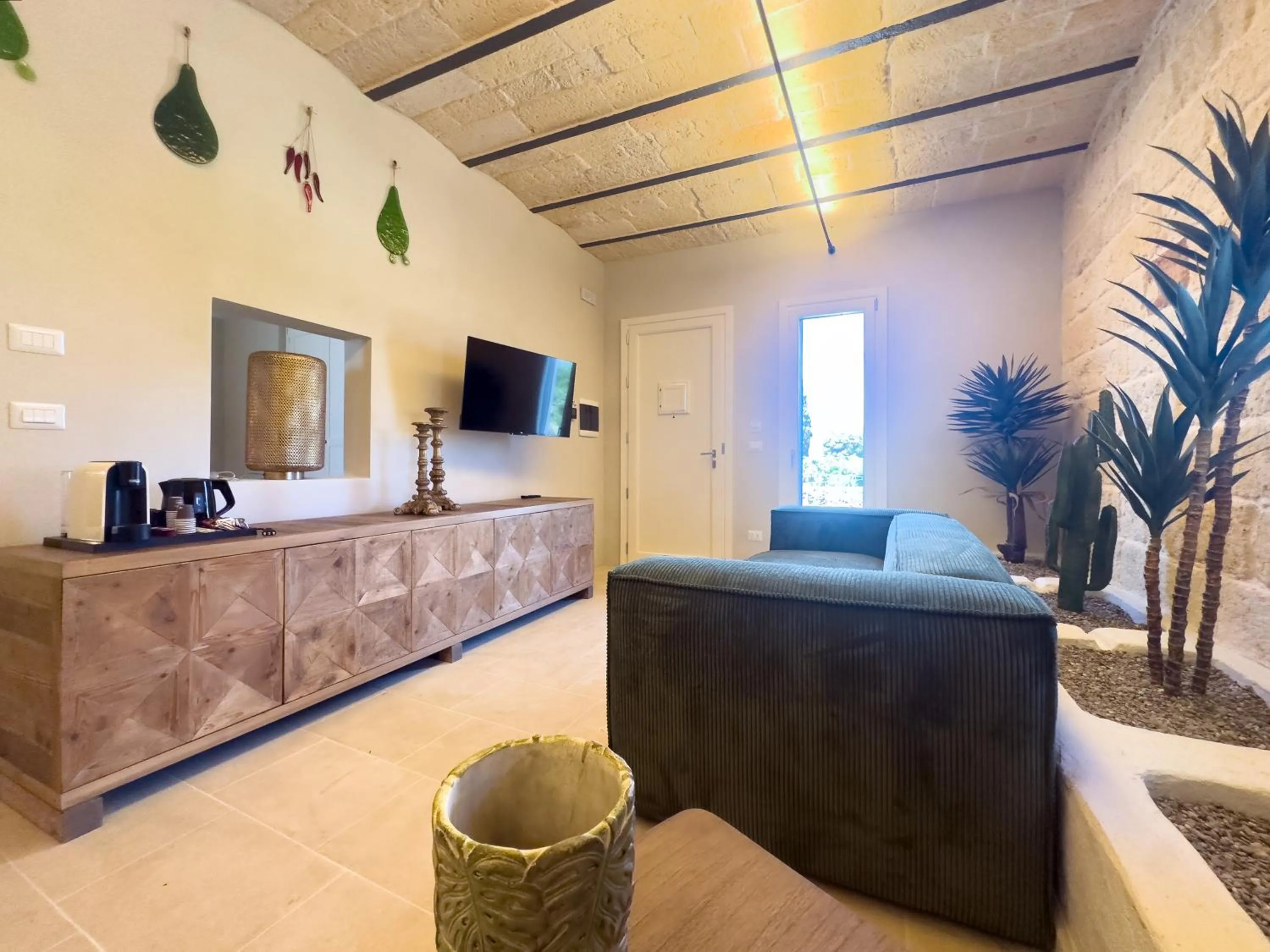 TV and multimedia in Villa Neviera Wine Resort & Spa by Cantine Due Palme