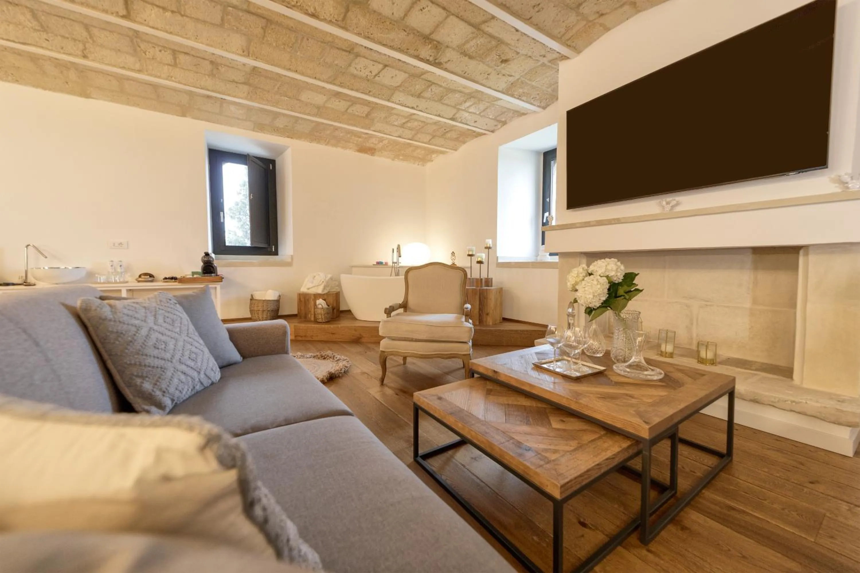 TV and multimedia in Villa Neviera Wine Resort & Spa by Cantine Due Palme