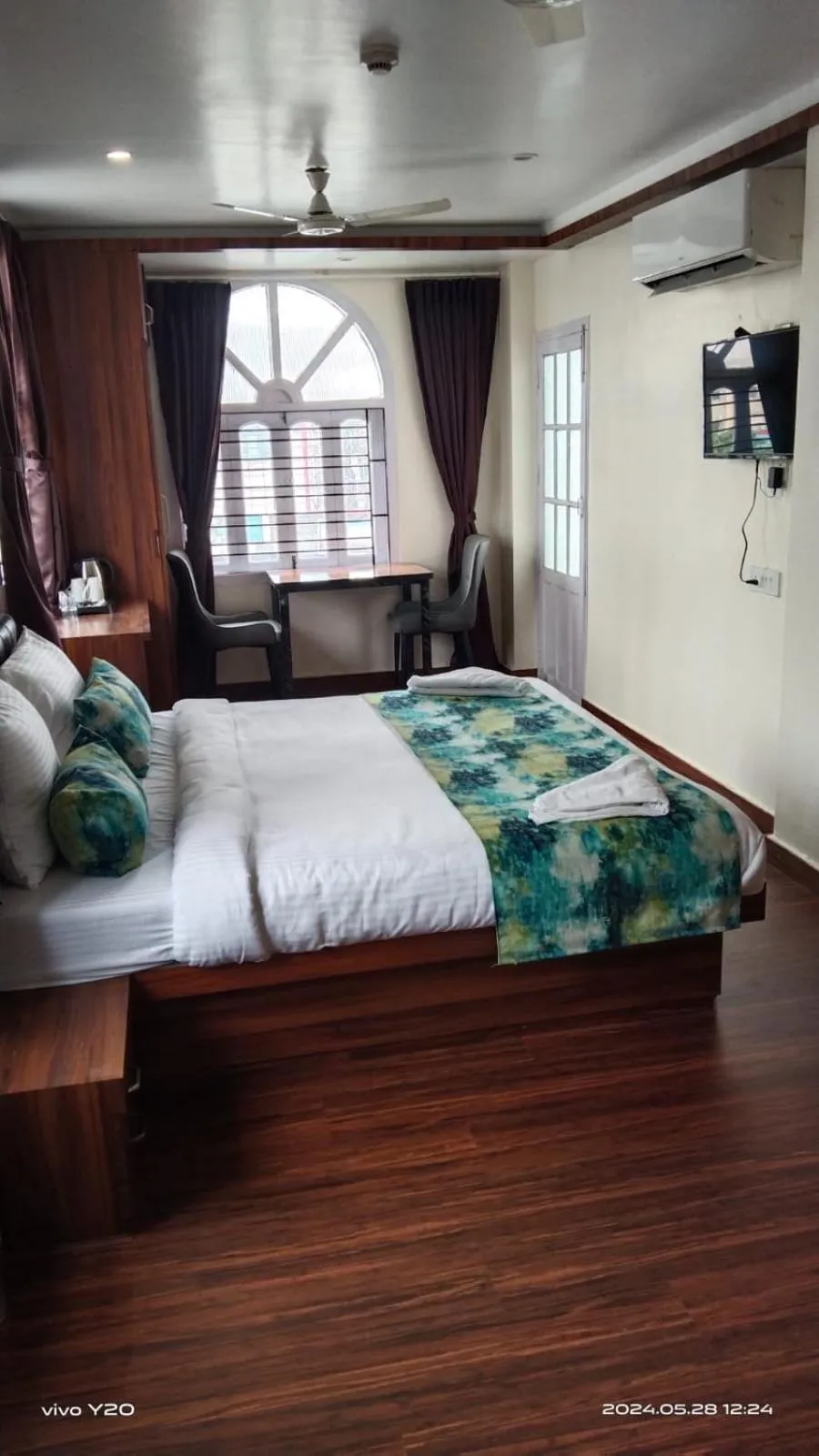 Bedroom, Bed in Hotel Kolkata