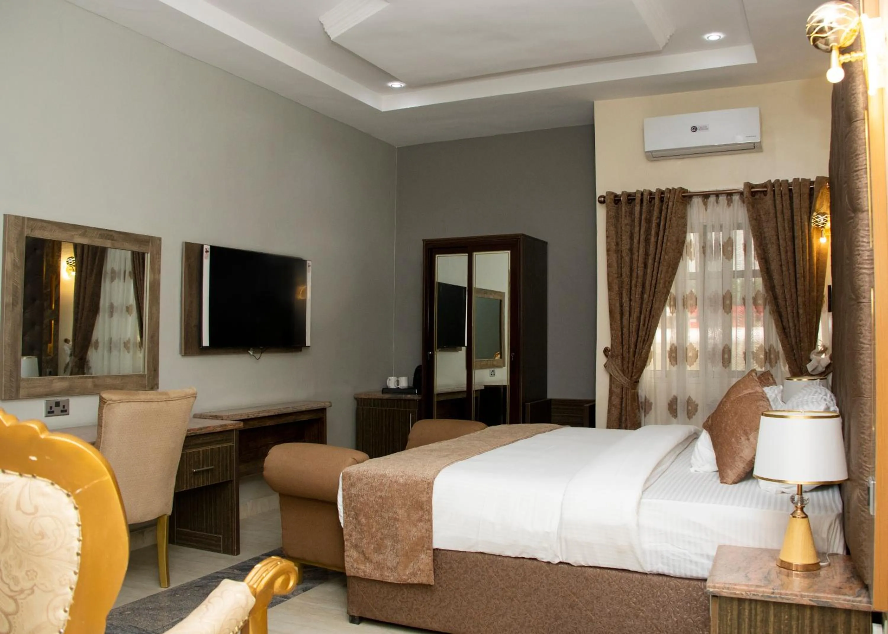 Photo of the whole room, Bed in Grand Bohabs Hotel