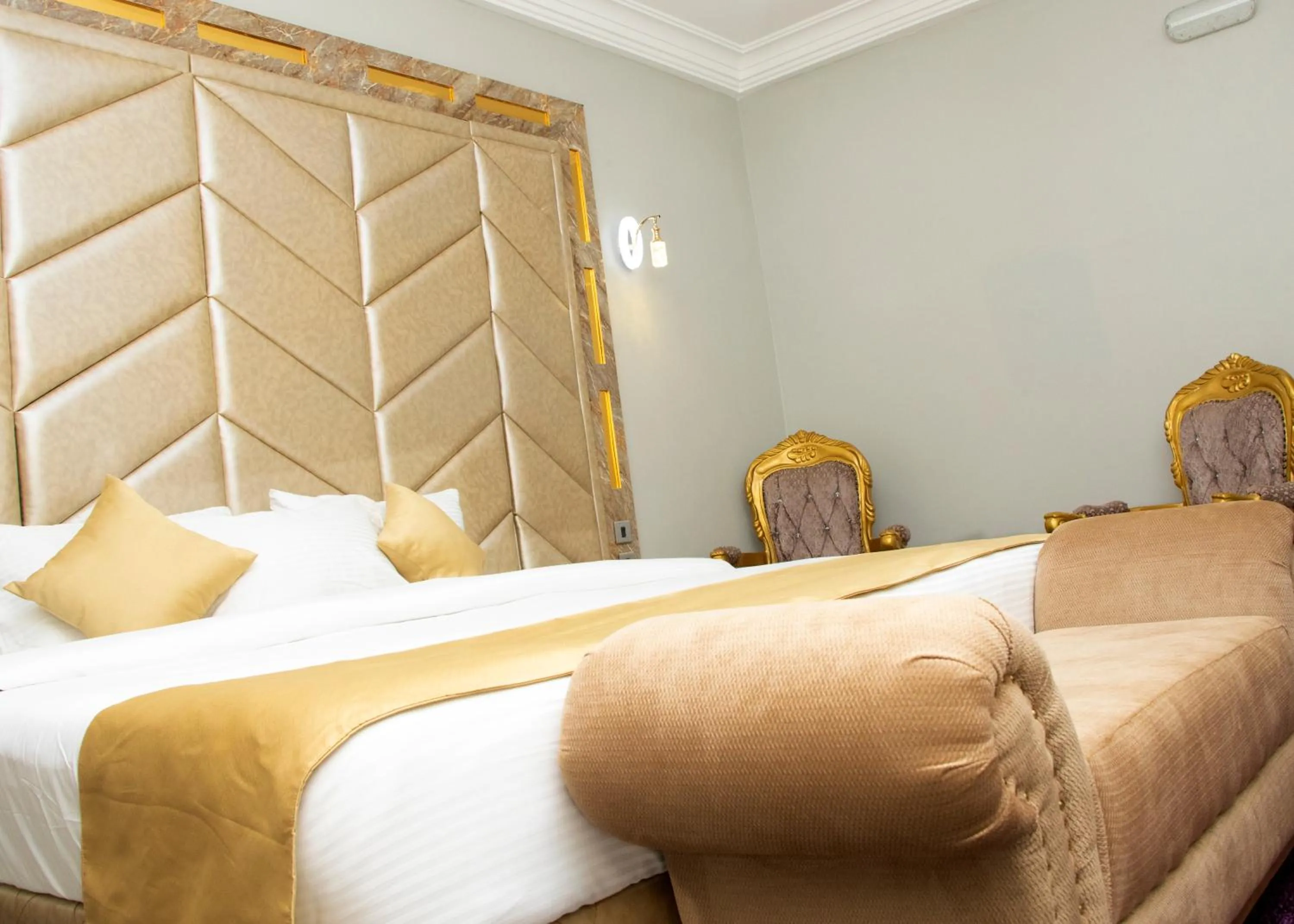 Bed in Grand Bohabs Hotel