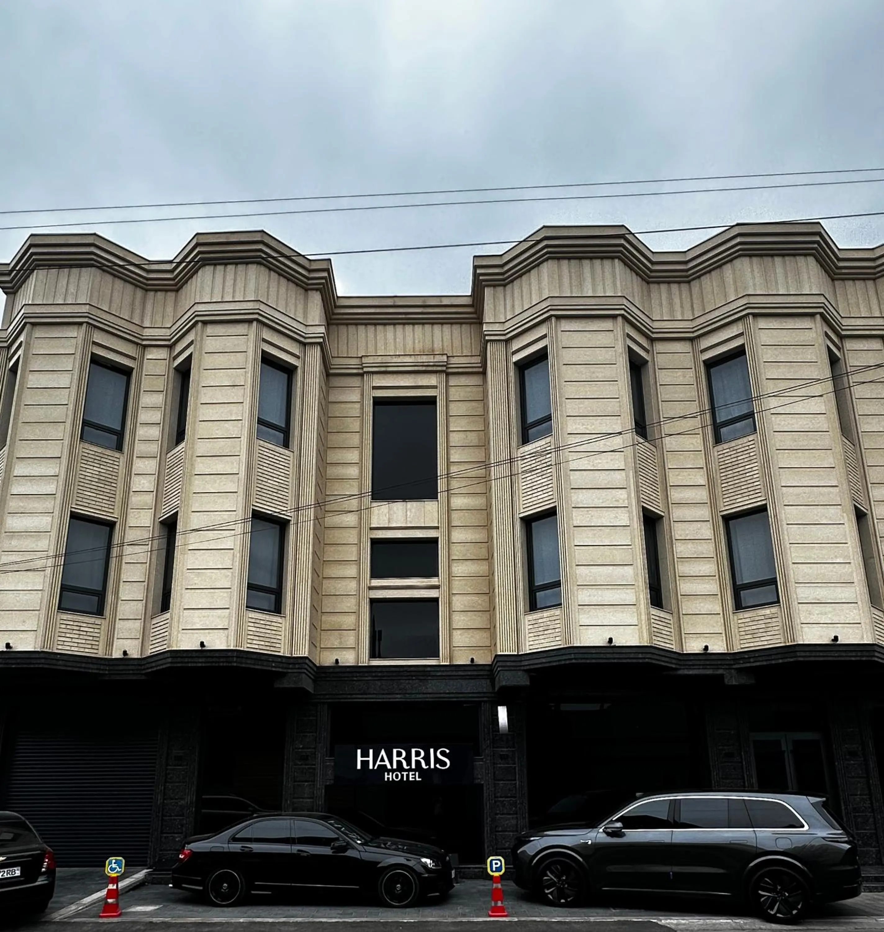 Facade/entrance in Harris Hotel Spa&Fitness