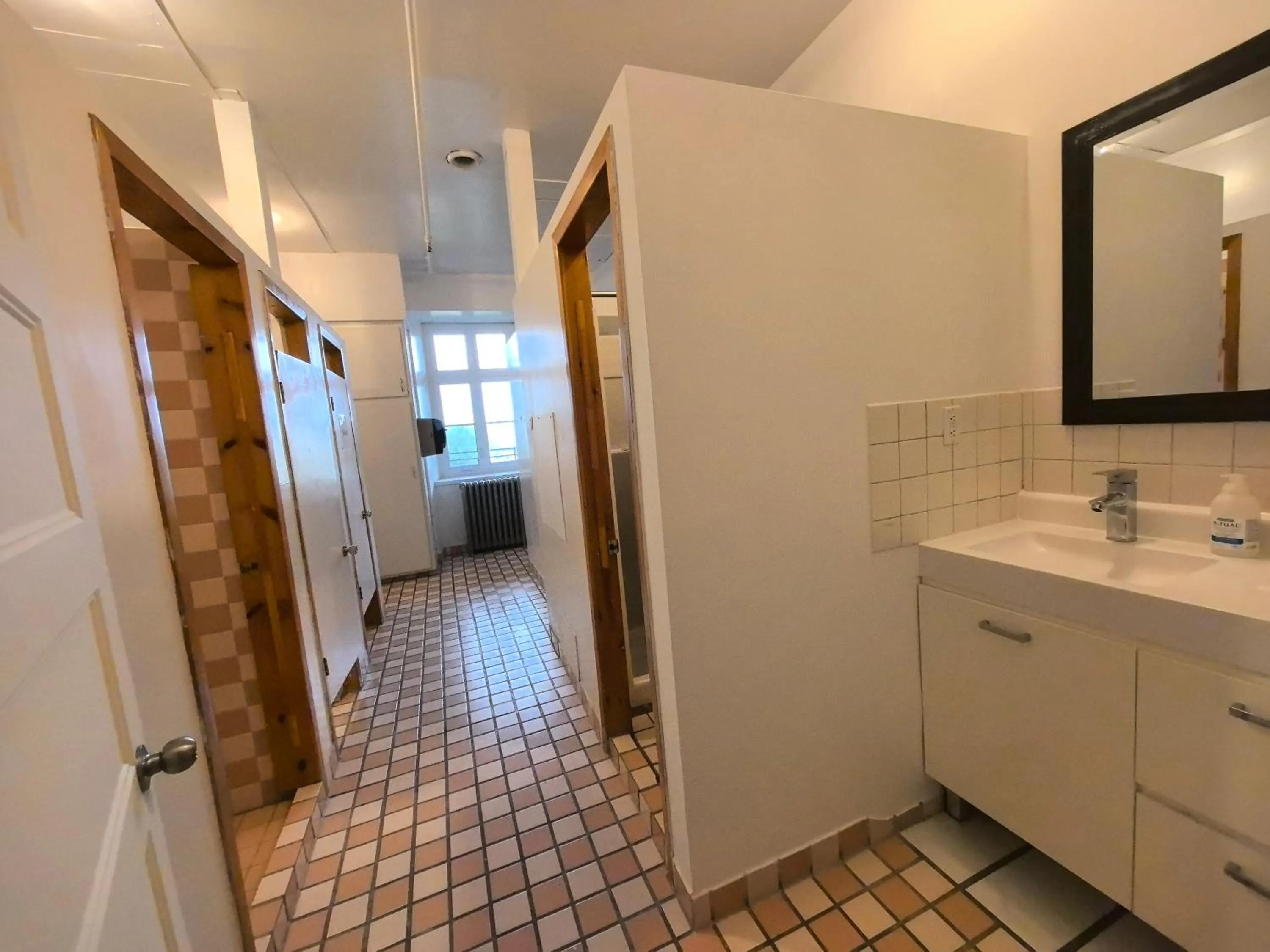 Toilet in Auberge du Couvent