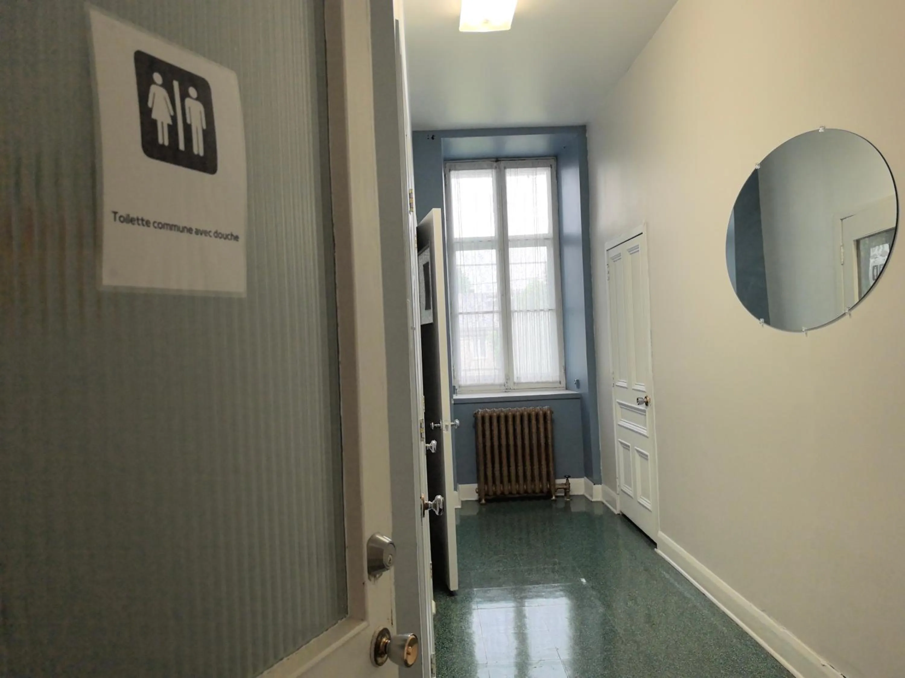 Toilet in Auberge du Couvent