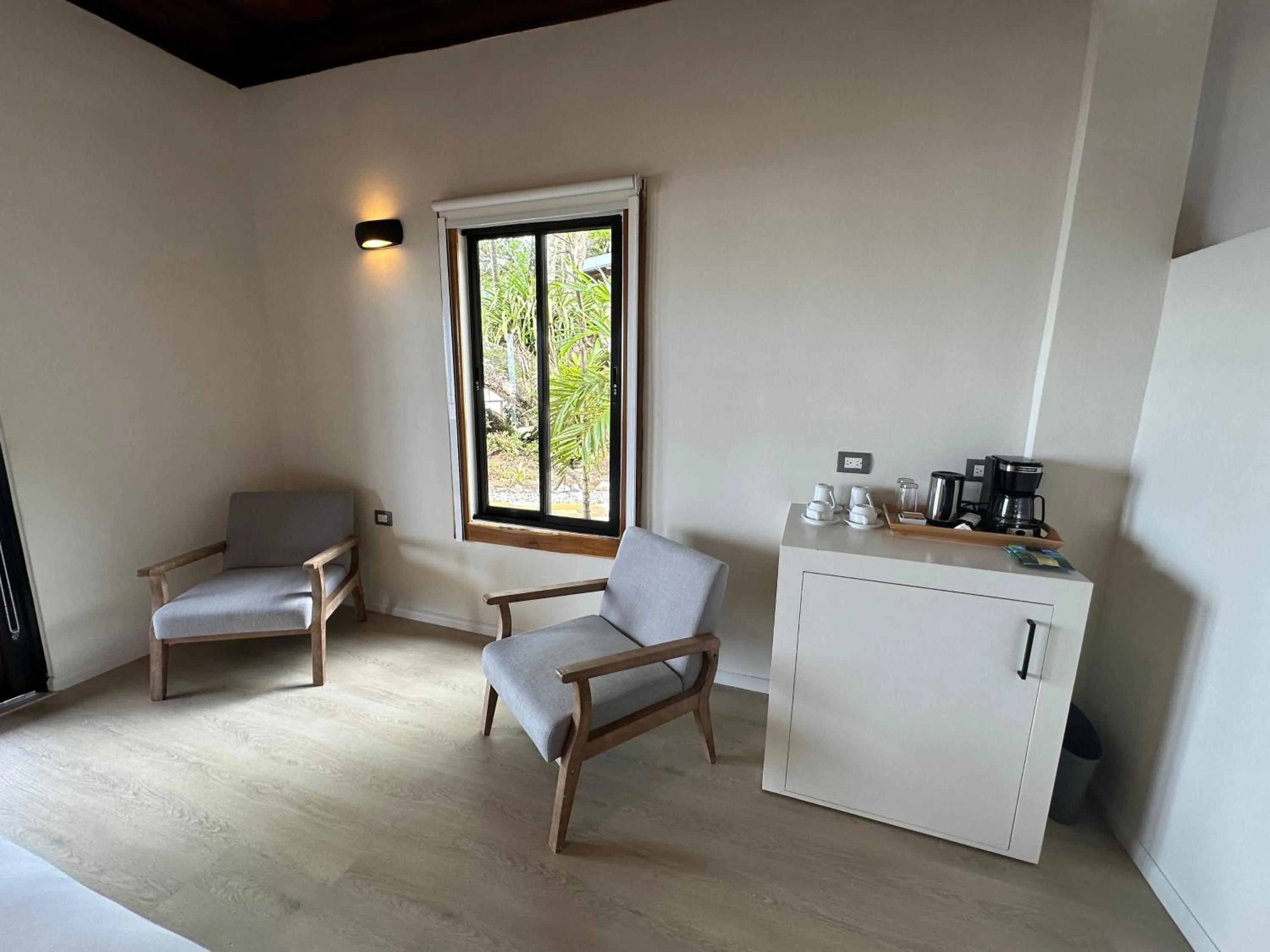 Coffee/tea facilities in Mt. Plaisir Estate Hotel