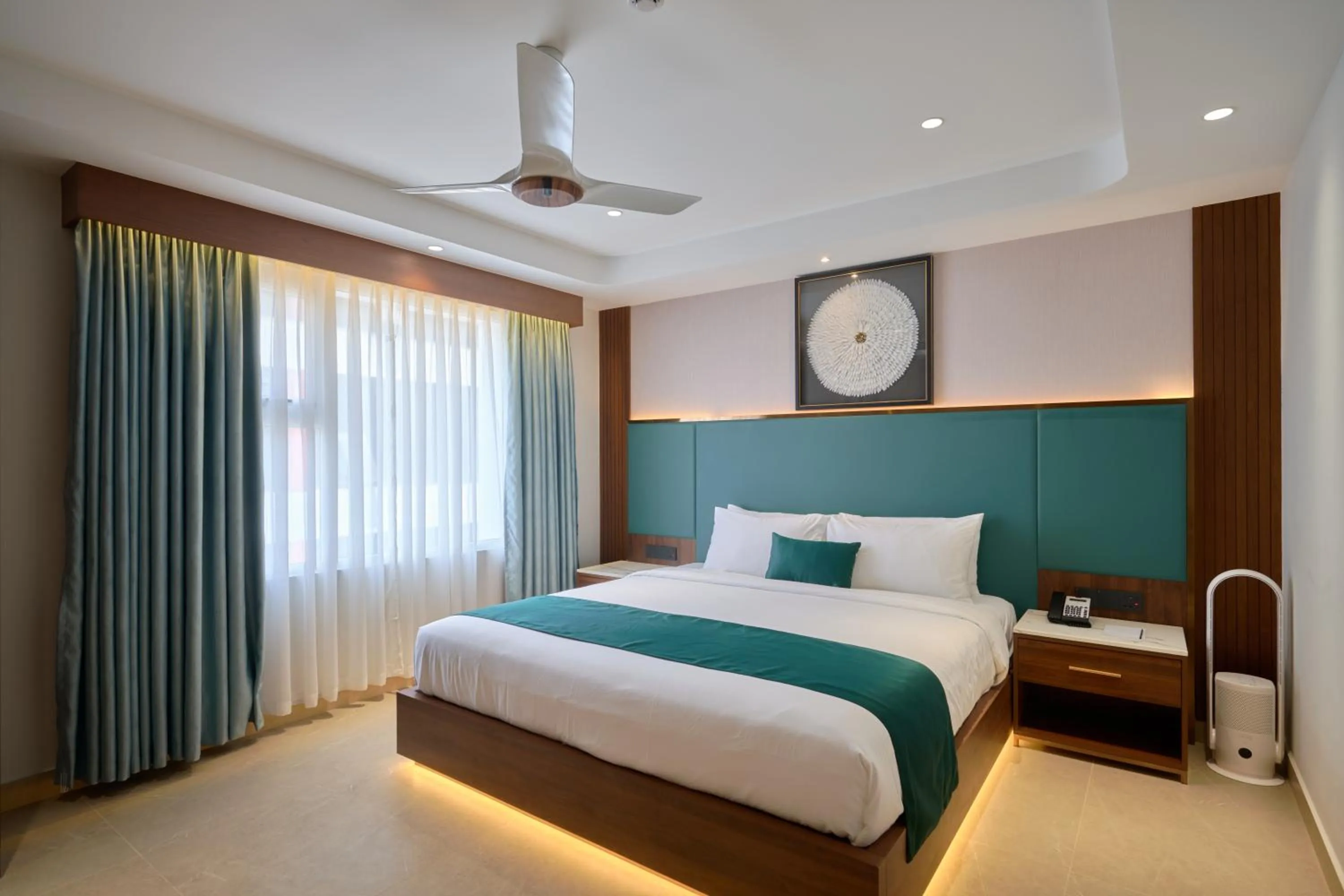 Photo of the whole room, Bed in Kowju Airport Hotel Calicut
