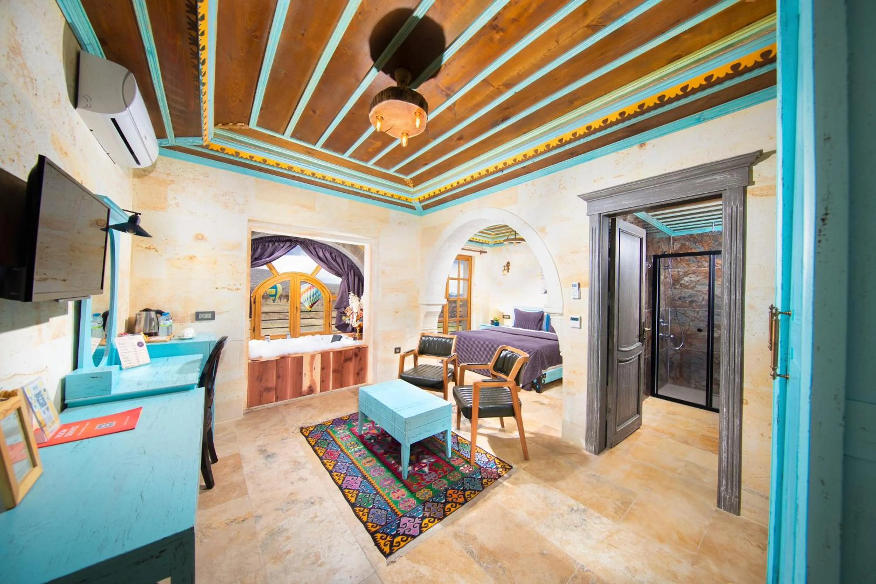 Hot Tub, Bed in Moonstone in Cappadocia