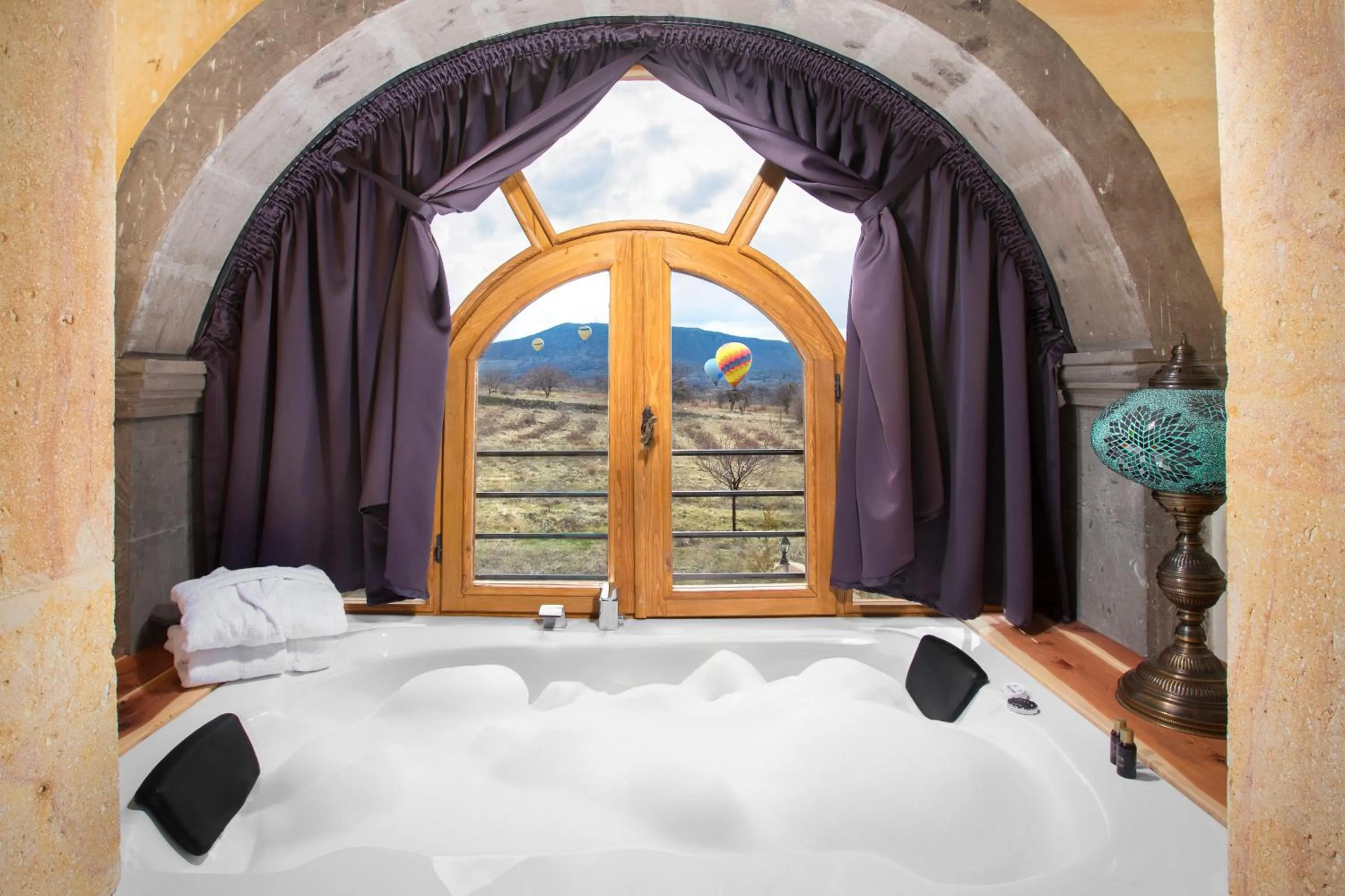 Hot Tub, Bed in Moonstone in Cappadocia
