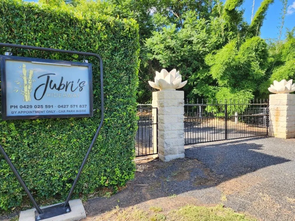 Street view in Jubri's Hideaway