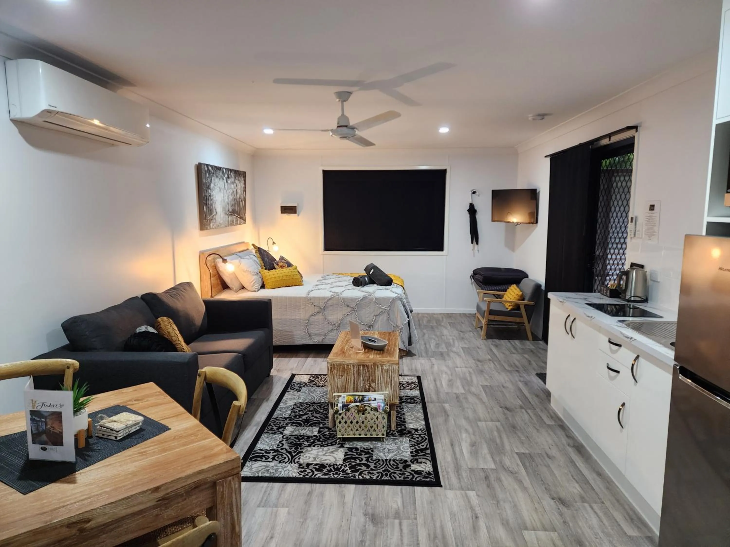 Photo of the whole room in Jubri's Hideaway