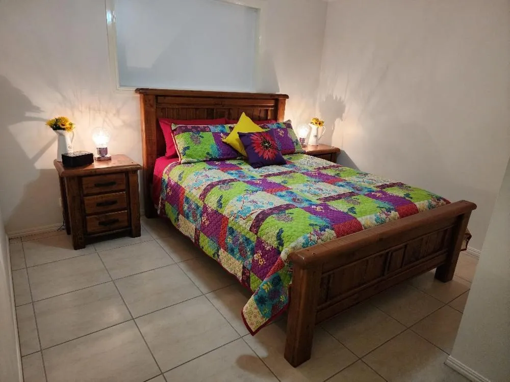 Bedroom, Bed in Jubri's Hideaway