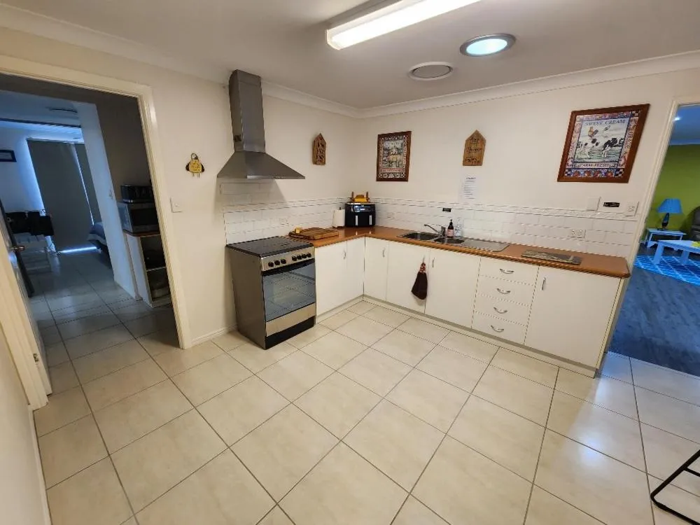 Kitchen or kitchenette in Jubri's Hideaway