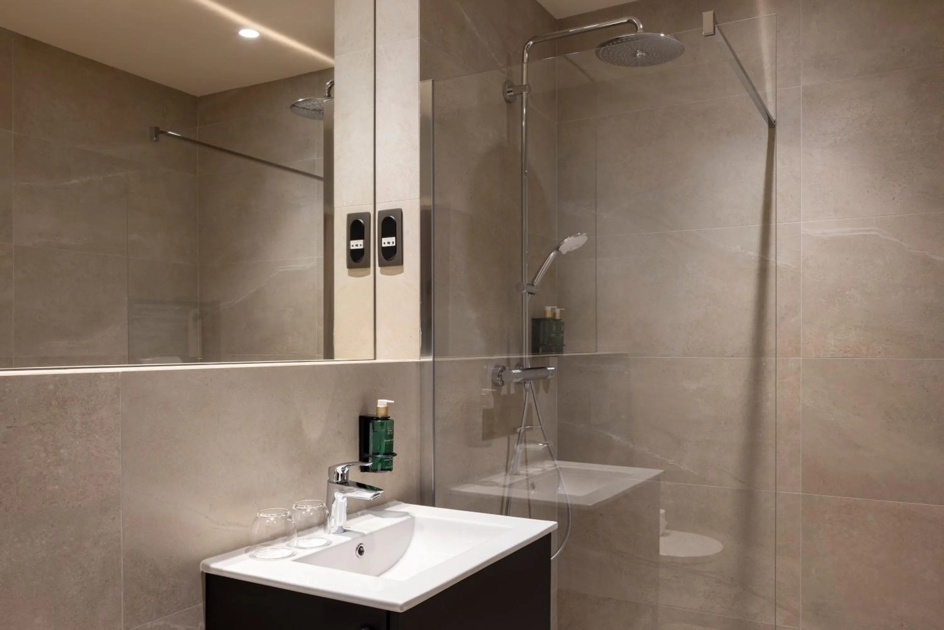 Bathroom in Epona Hôtel Sens