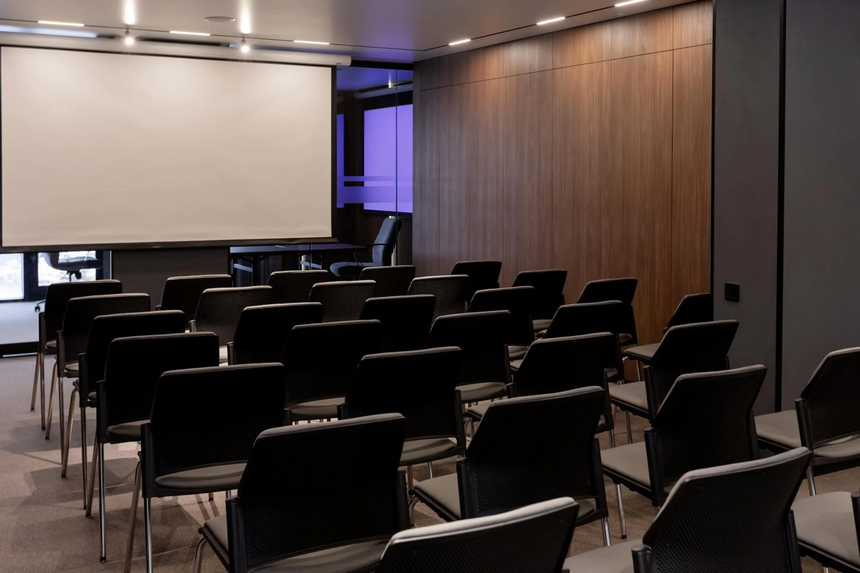 Meeting/conference room in Glacier Premium Apartments