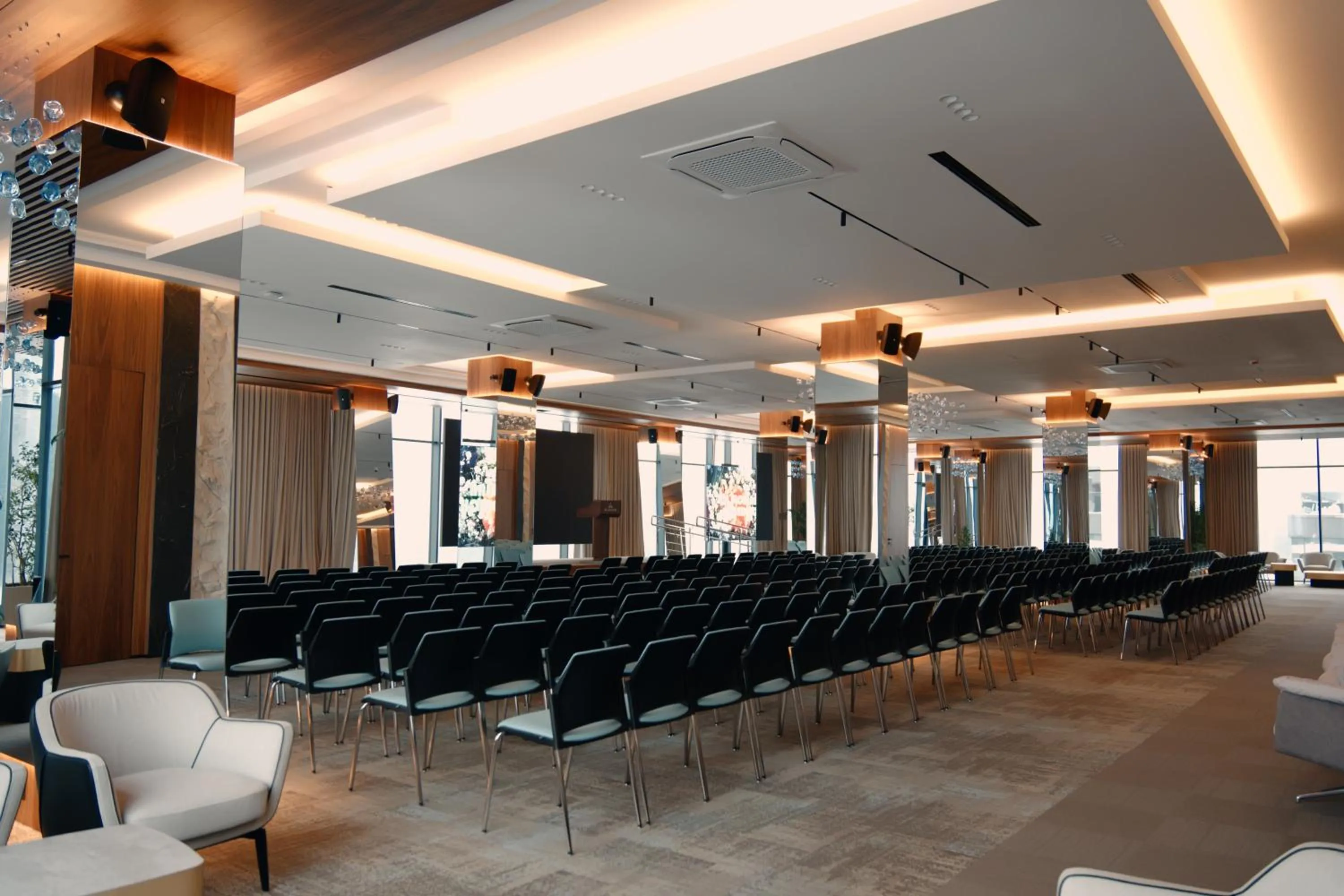 Meeting/conference room in Glacier Premium Apartments