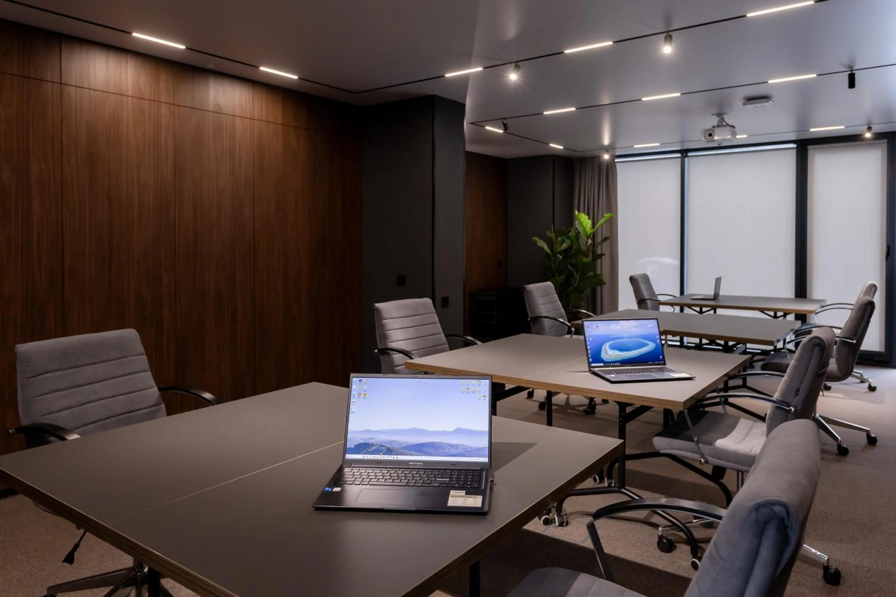 Meeting/conference room in Glacier Premium Apartments