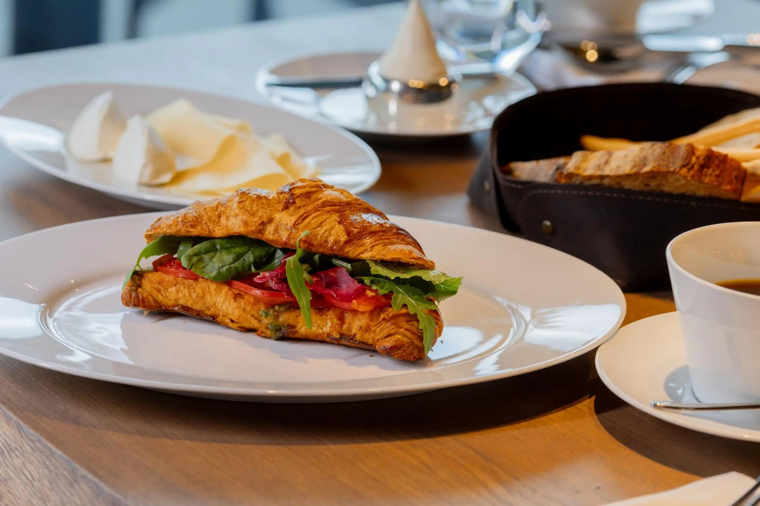 Restaurant/places to eat in Glacier Premium Apartments