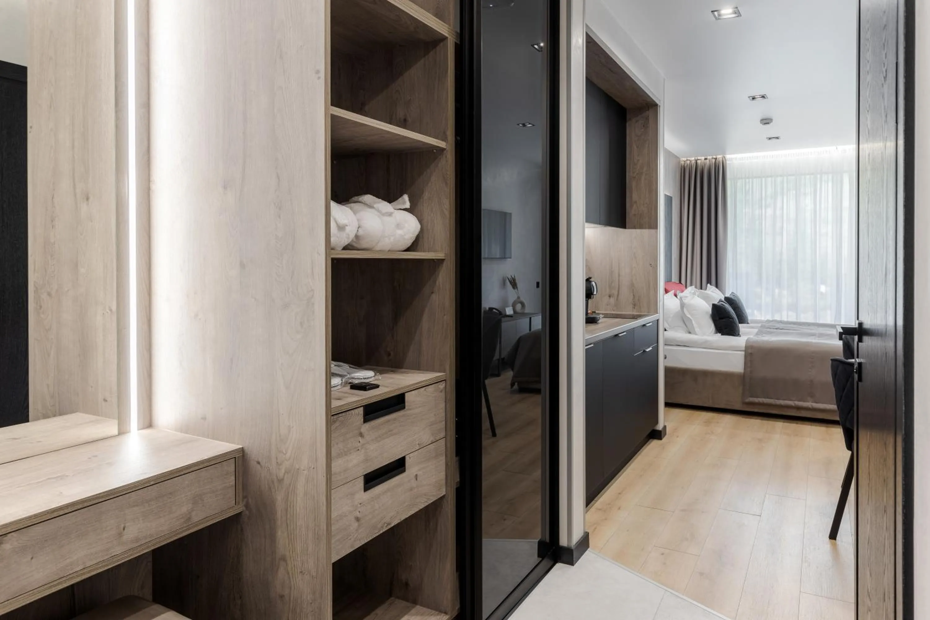 Bedroom, Bed in Glacier Premium Apartments