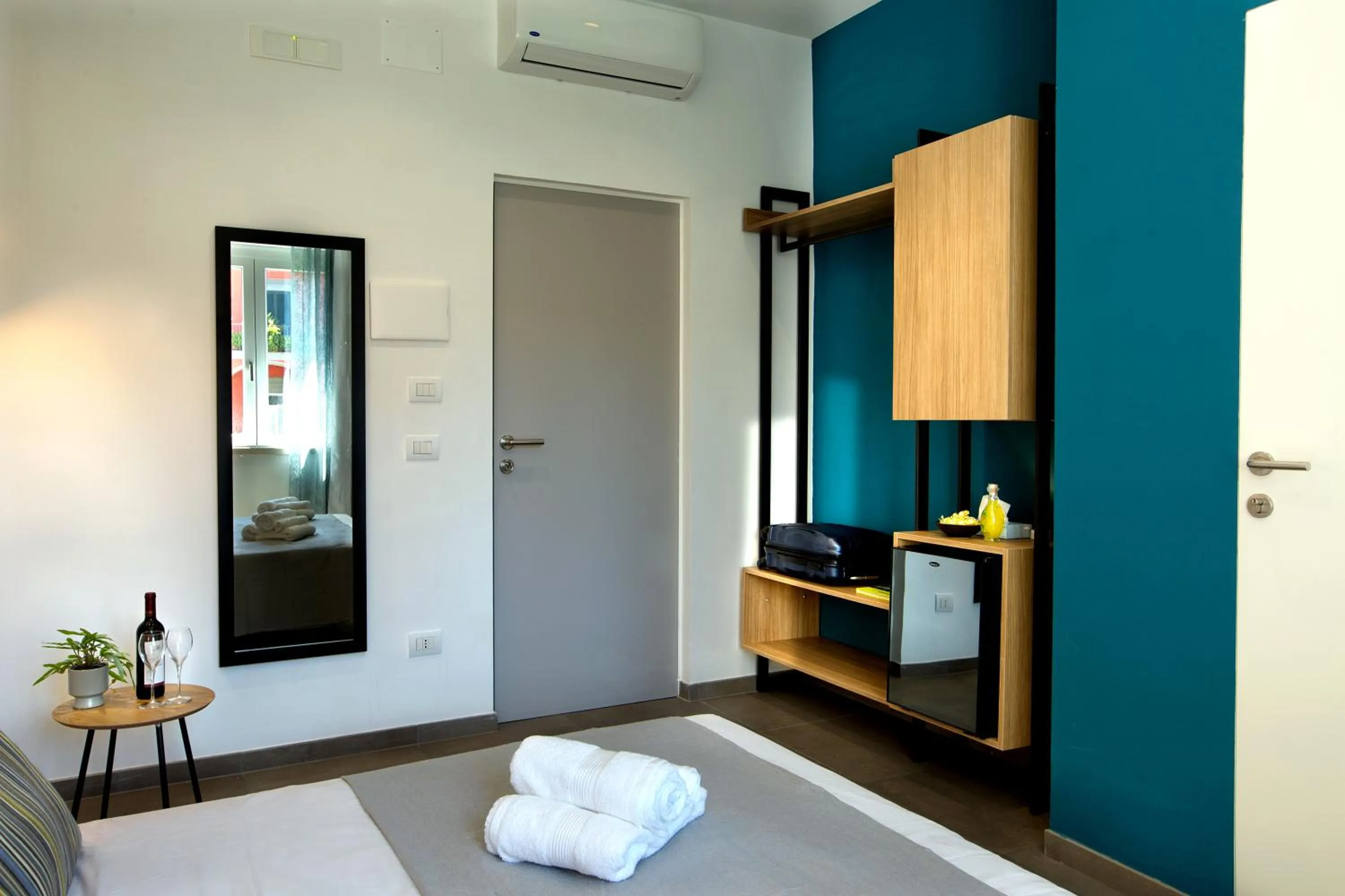 Bed in MARE FUORI ROOMS