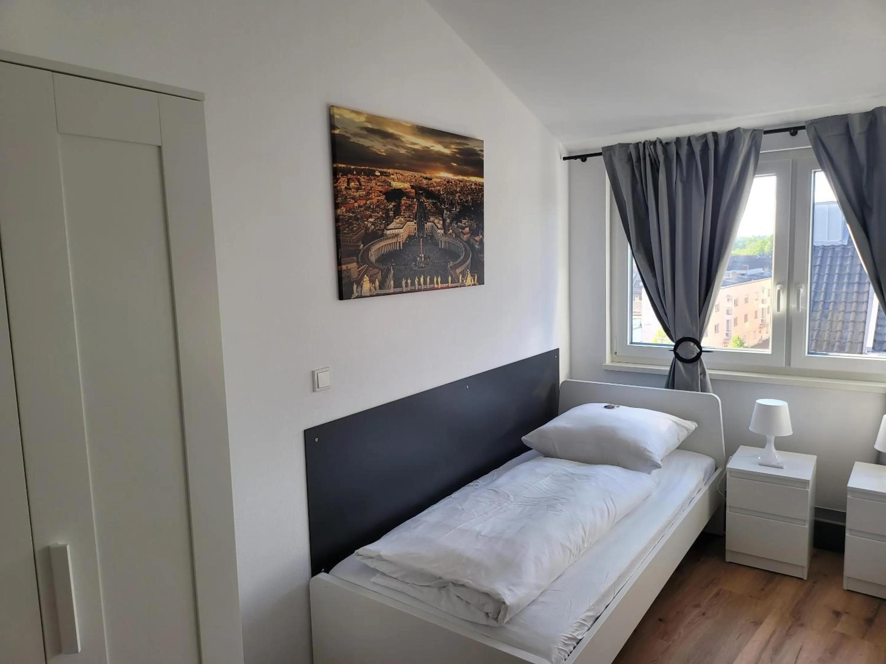 Bedroom, Bed in Dill-In