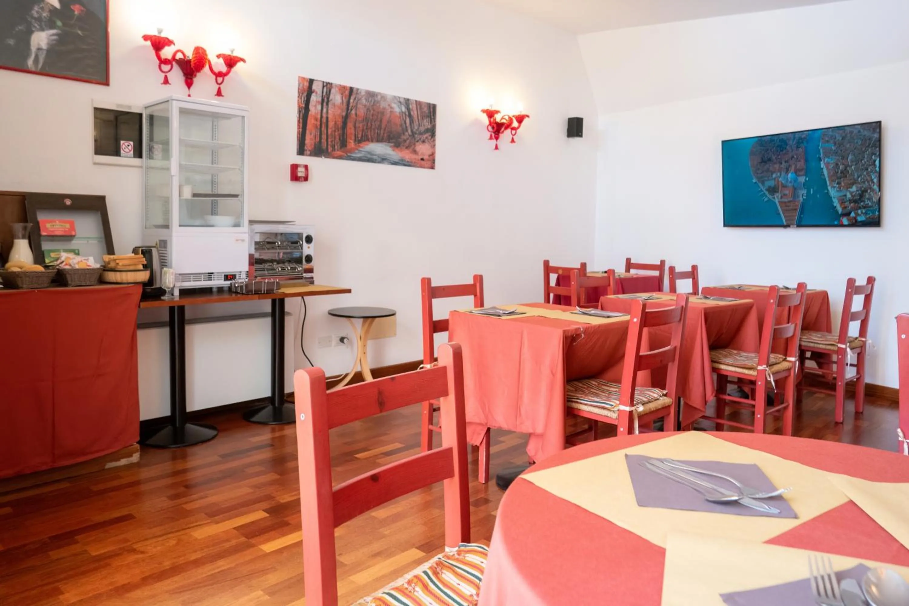 Restaurant/places to eat in Hotel alla giustizia