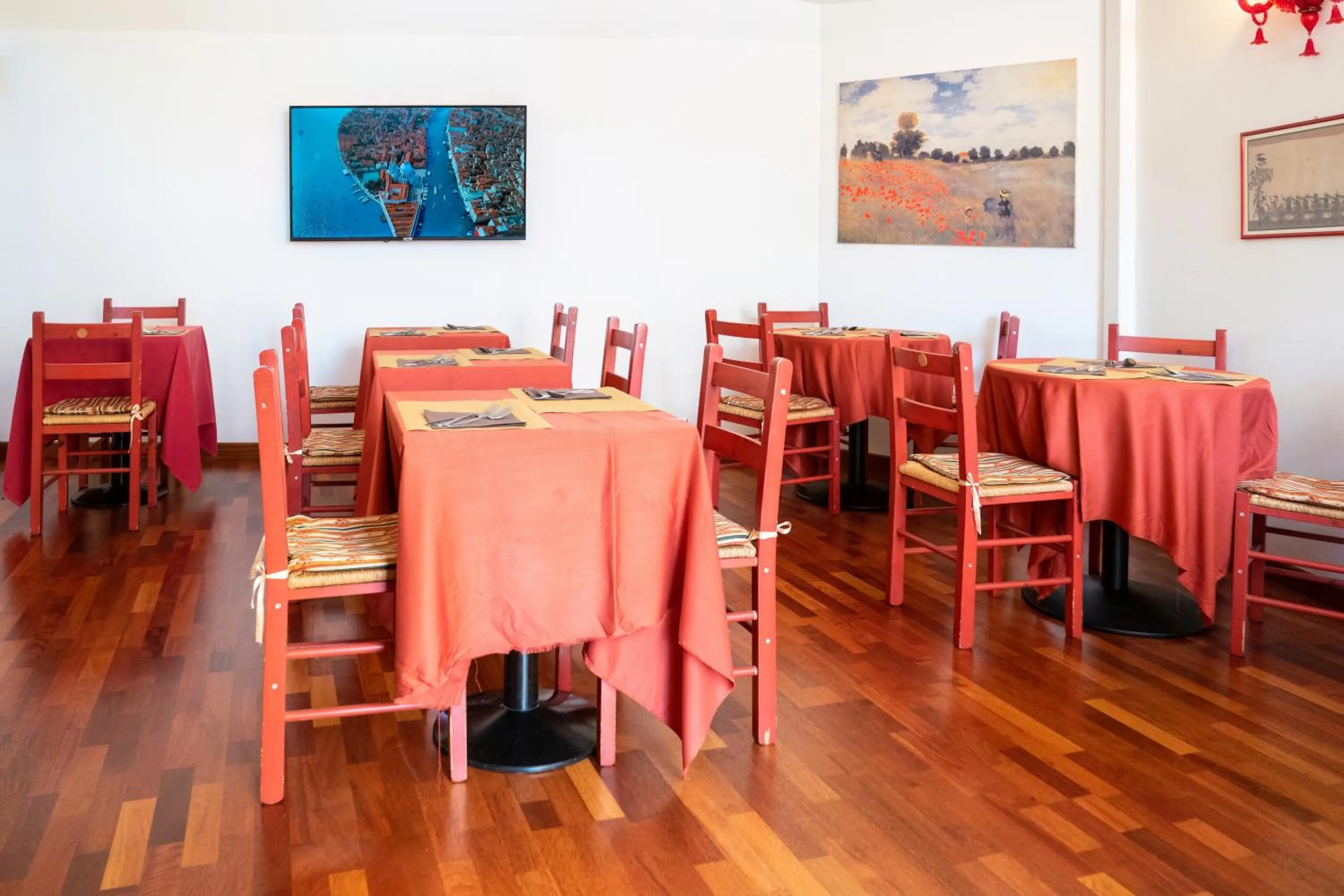 Restaurant/places to eat in Hotel alla giustizia