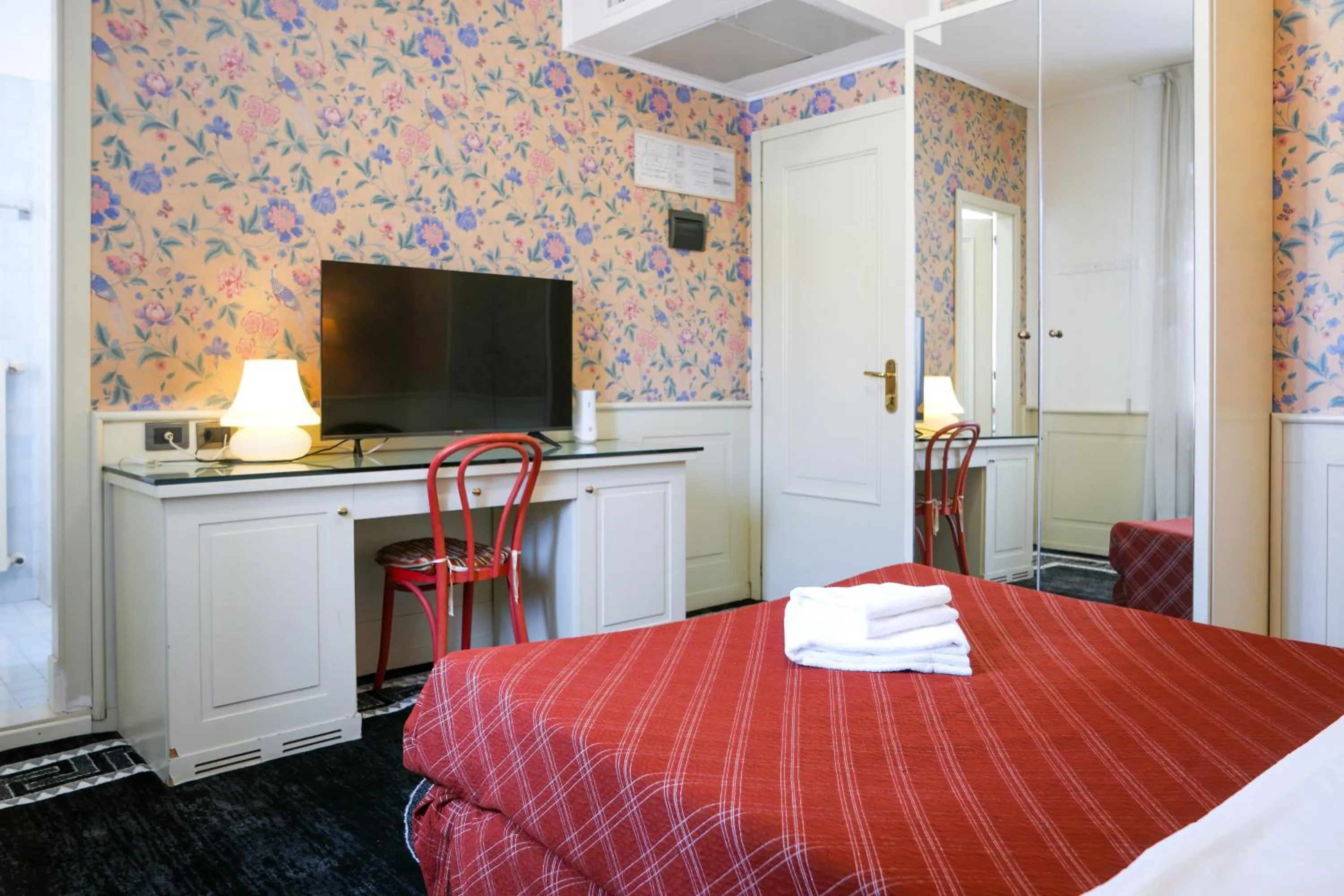 TV and multimedia, Bed in Hotel alla giustizia