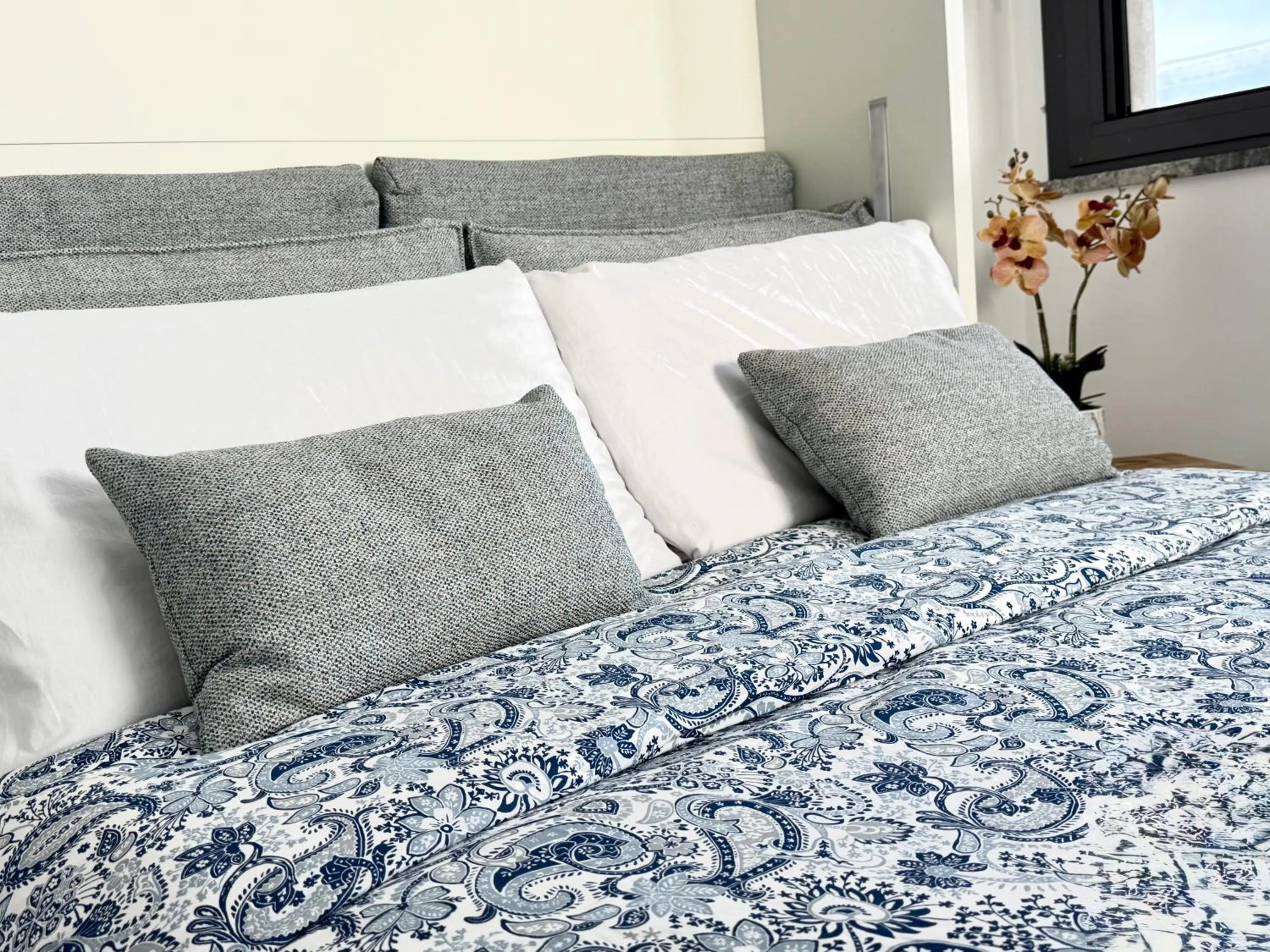 Bed in Aurora View Resort