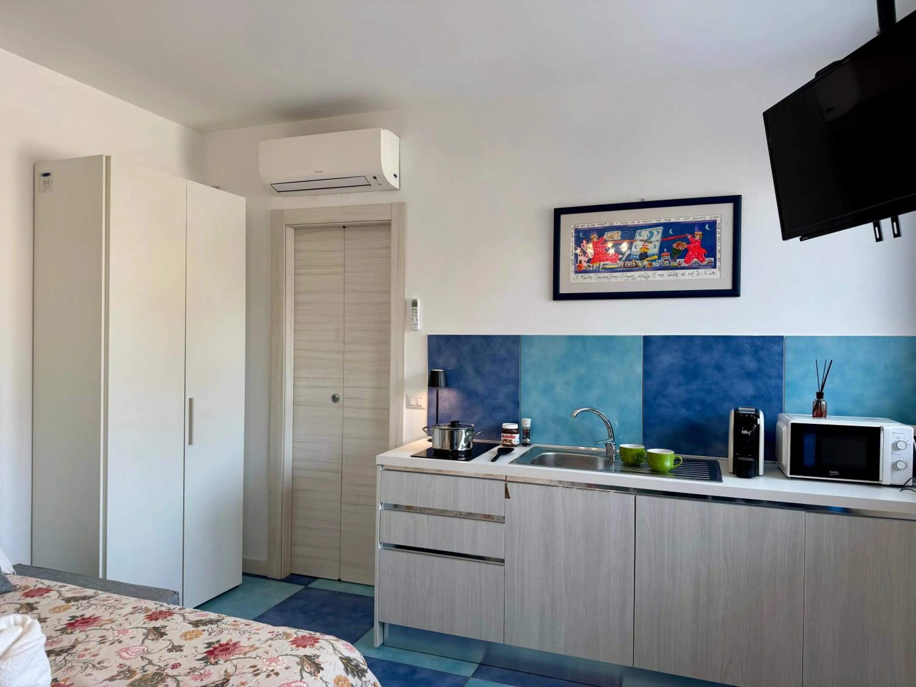 kitchen, Bed in Aurora View Resort