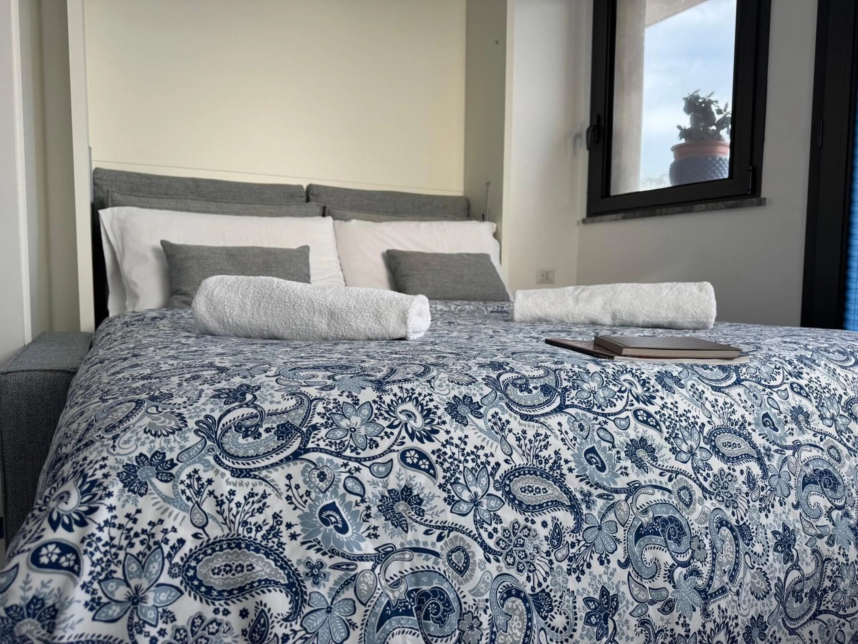 Bed in Aurora View Resort